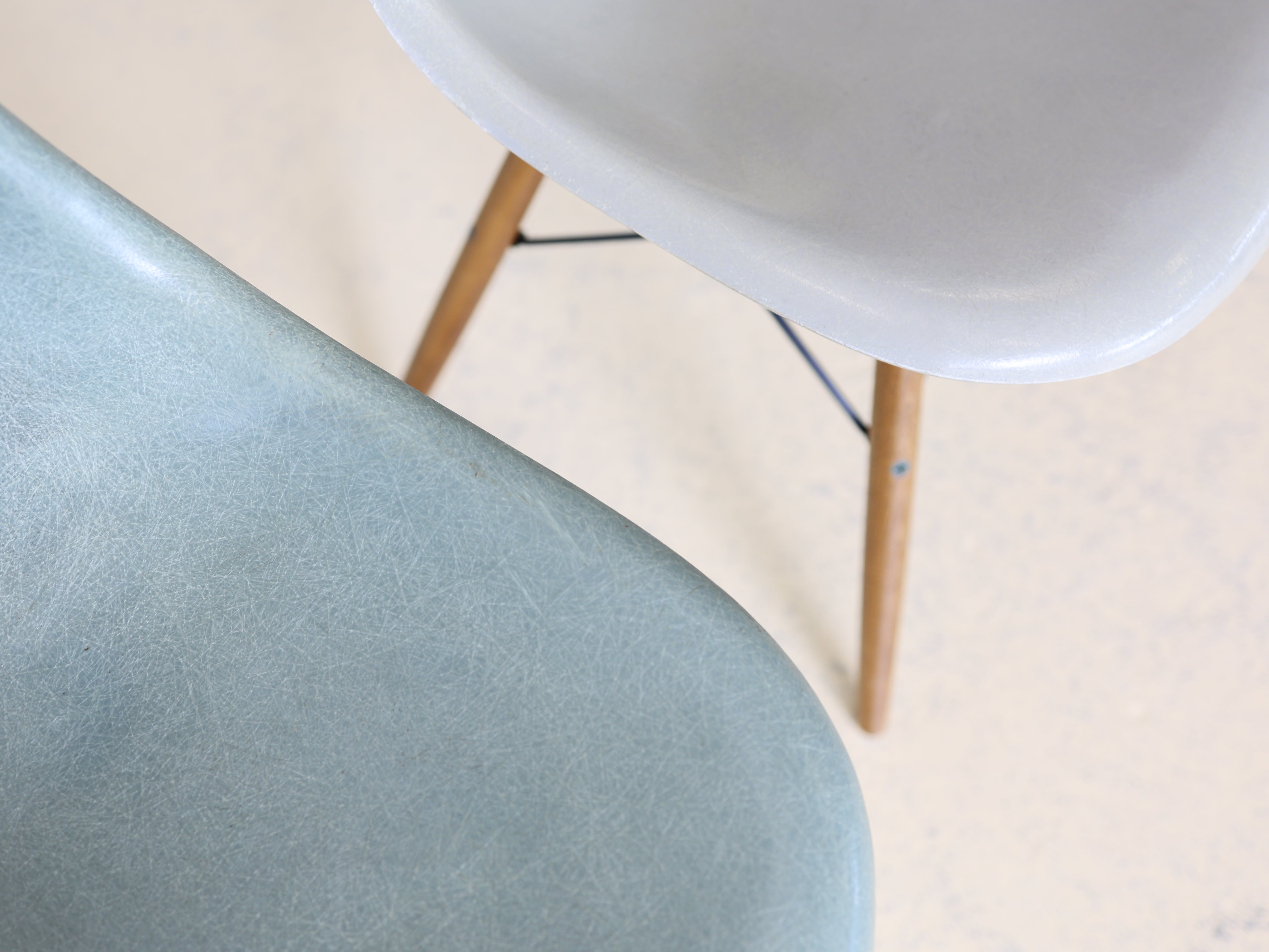 Eames Fiberglas Stühle von Hermann Miller im Set