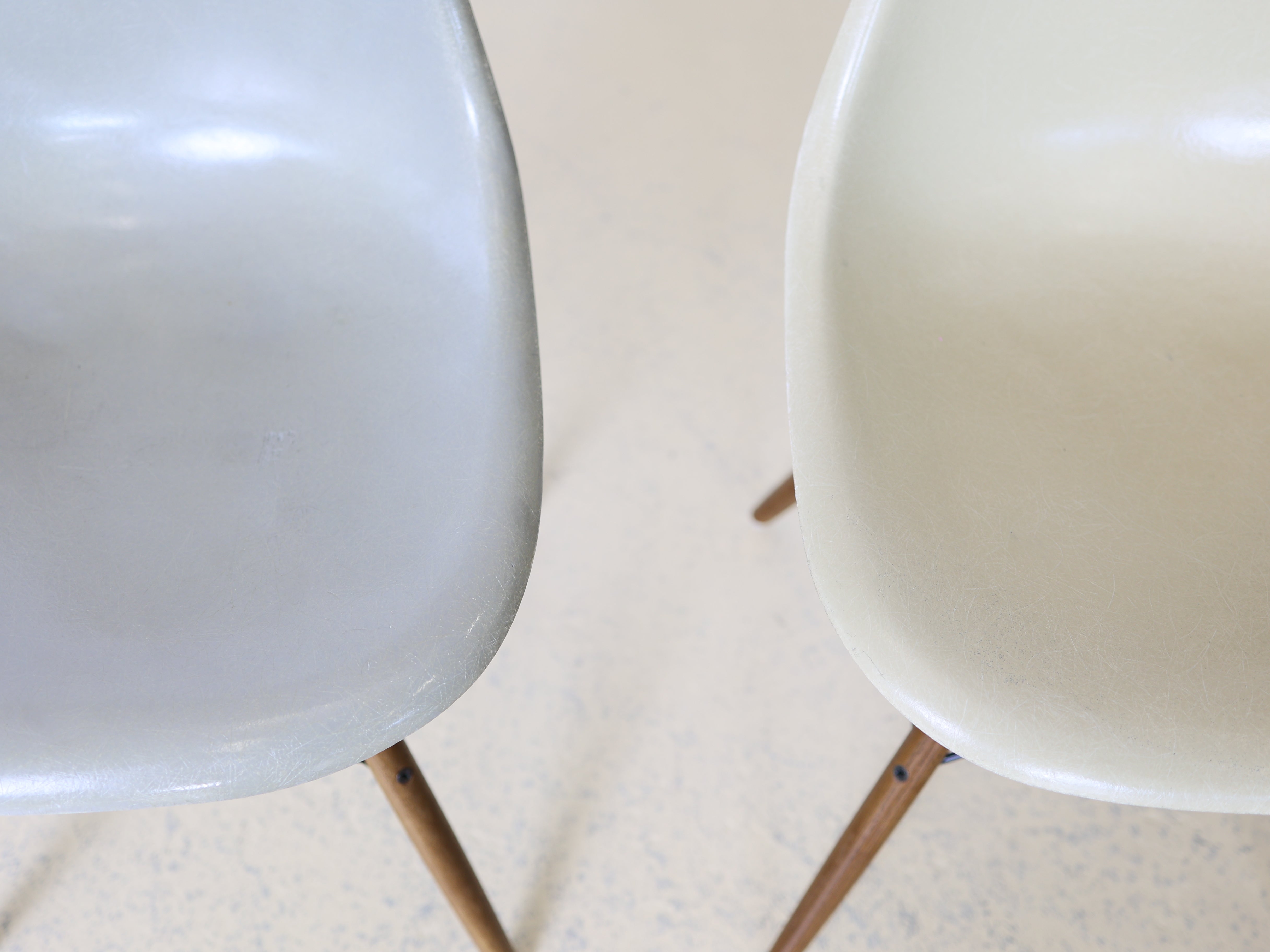 Eames Fiberglas Stühle von Hermann Miller im Set