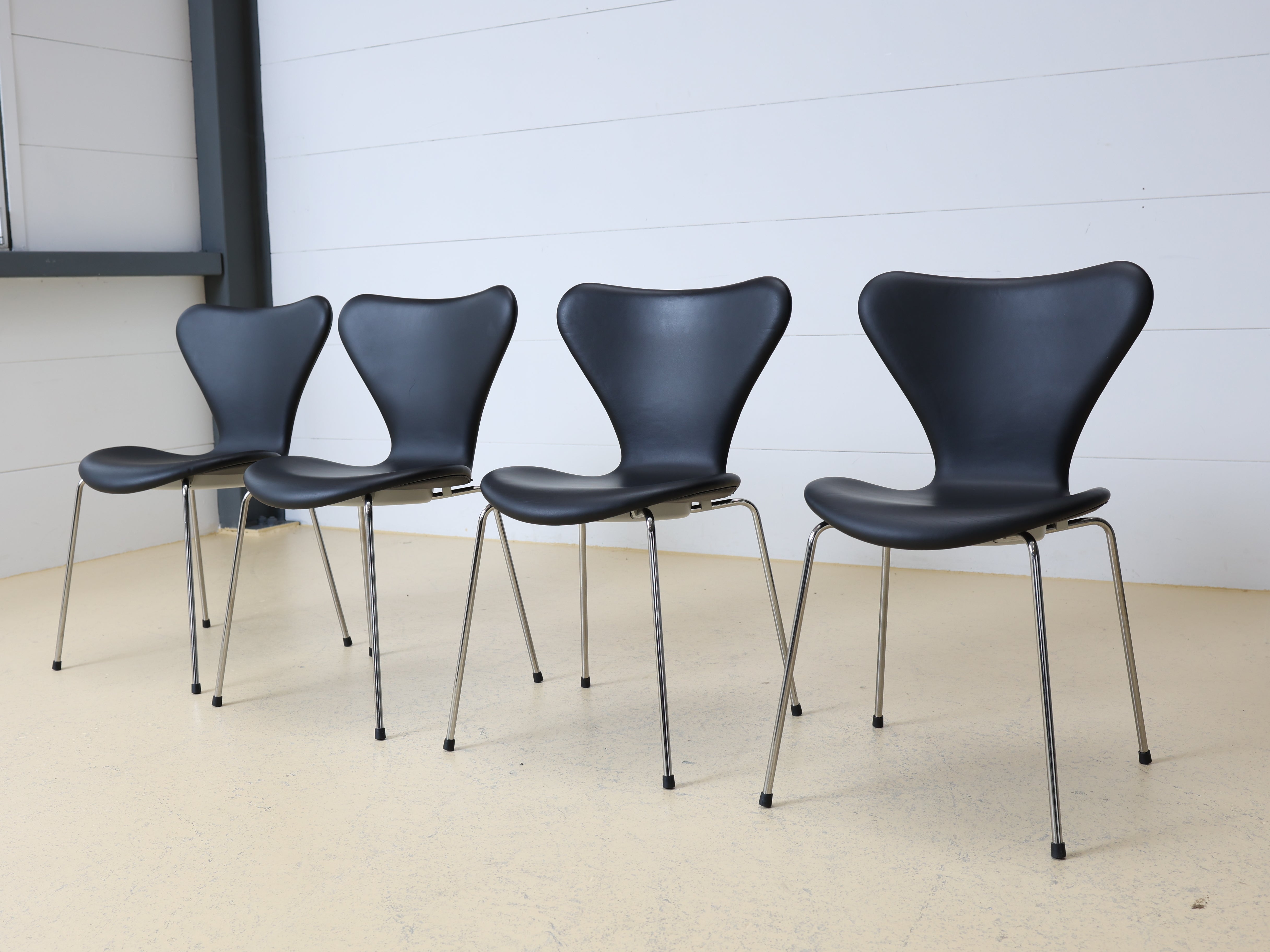 Arne Jacobsen Stühle Serie 7, Fritz Hansen