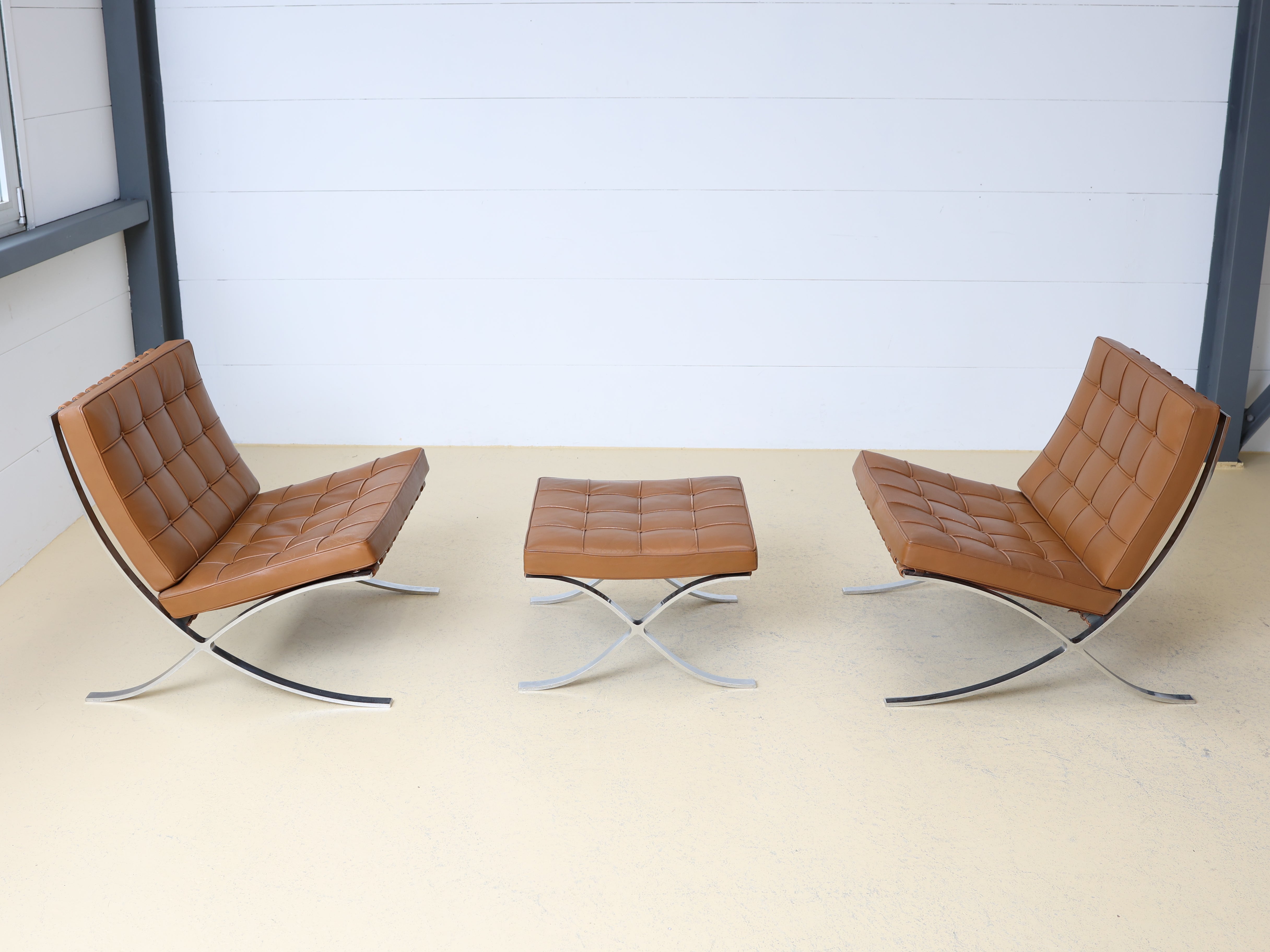 1 Barcelona Chairs & 1 Ottomann, Original Knoll