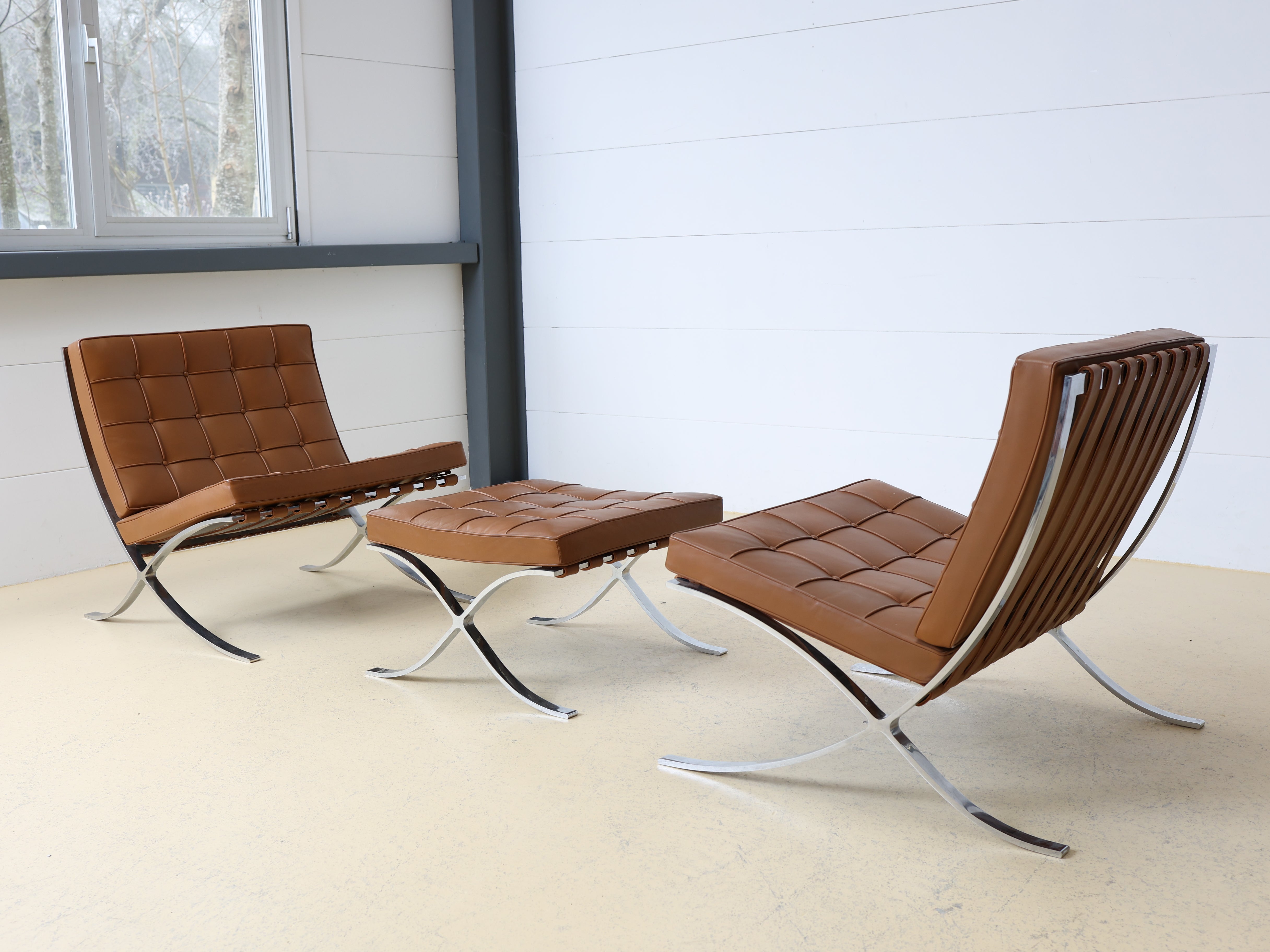 1 Barcelona Chairs & 1 Ottomann, Original Knoll