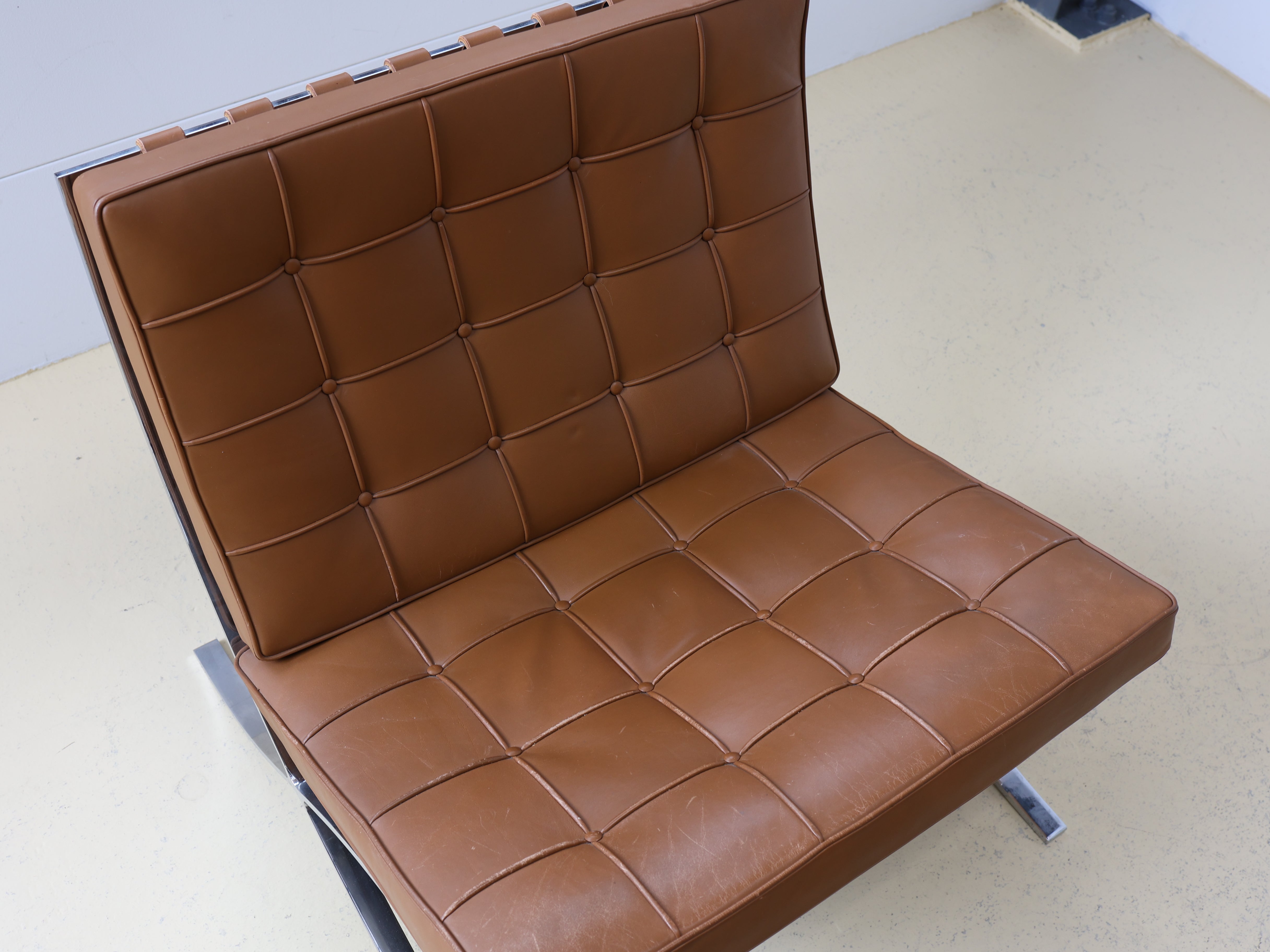 1 Barcelona Chairs & 1 Ottomann, Original Knoll