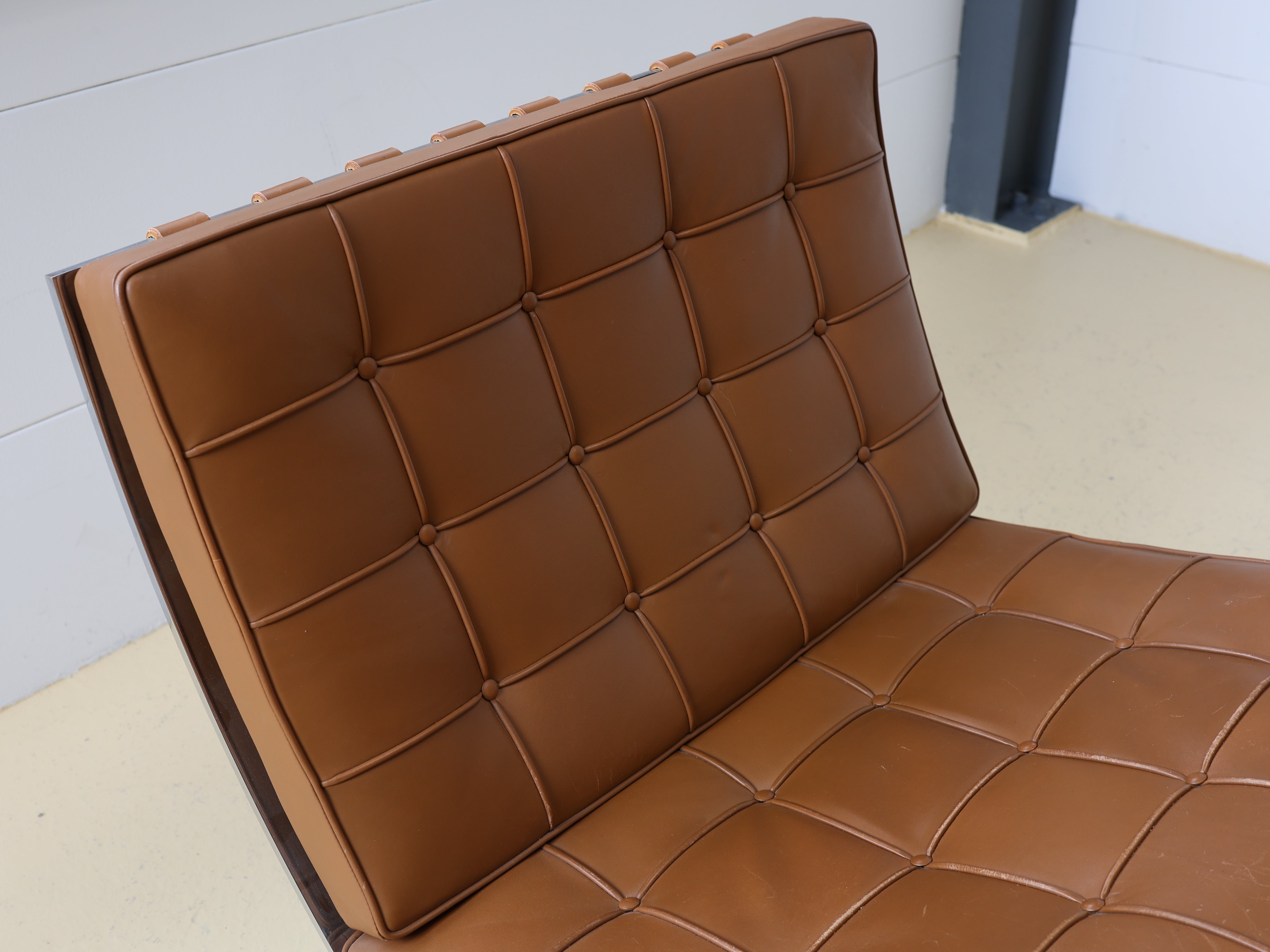 1 Barcelona Chairs & 1 Ottomann, Original Knoll