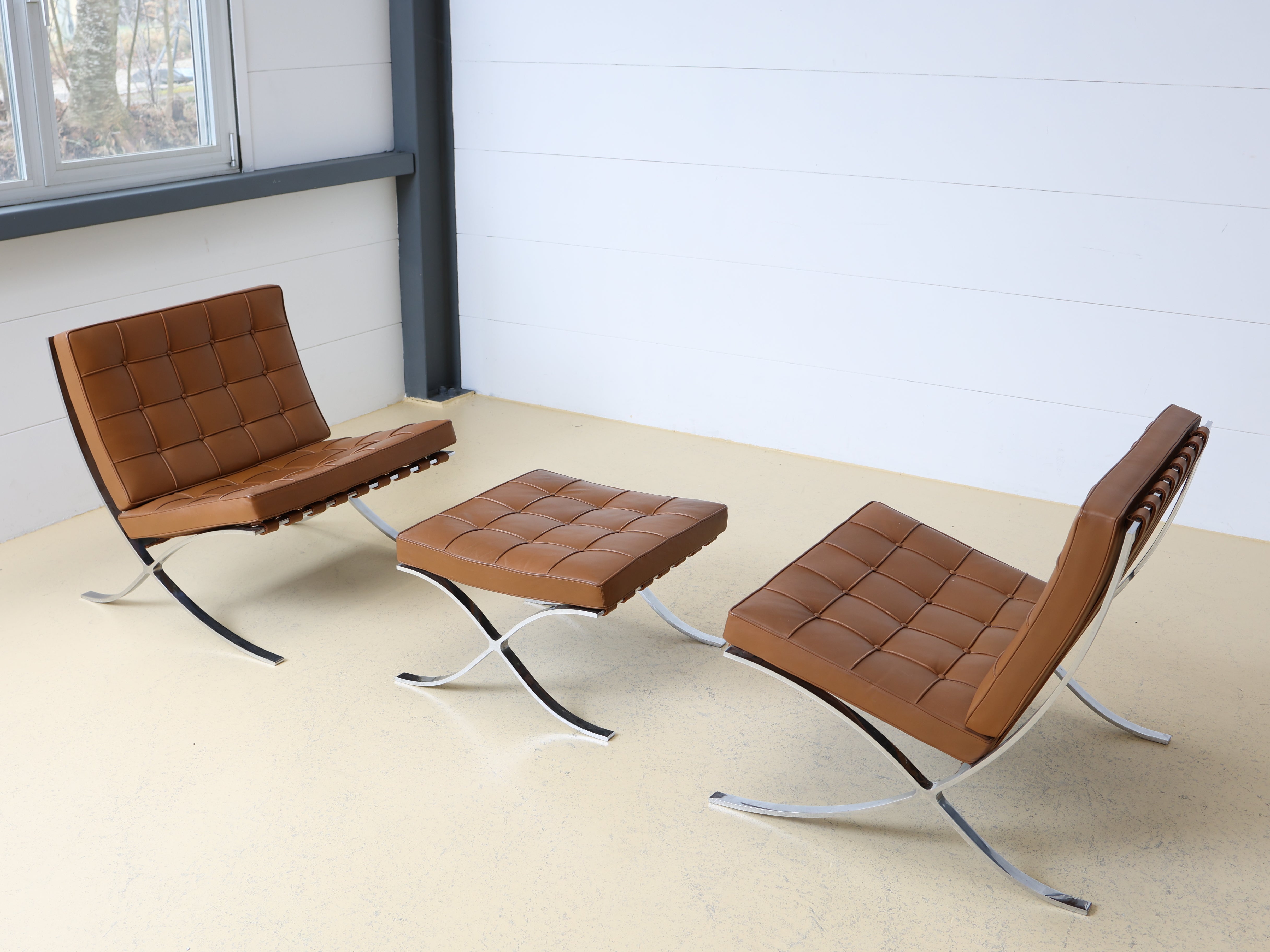 1 Barcelona Chairs & 1 Ottomann, Original Knoll