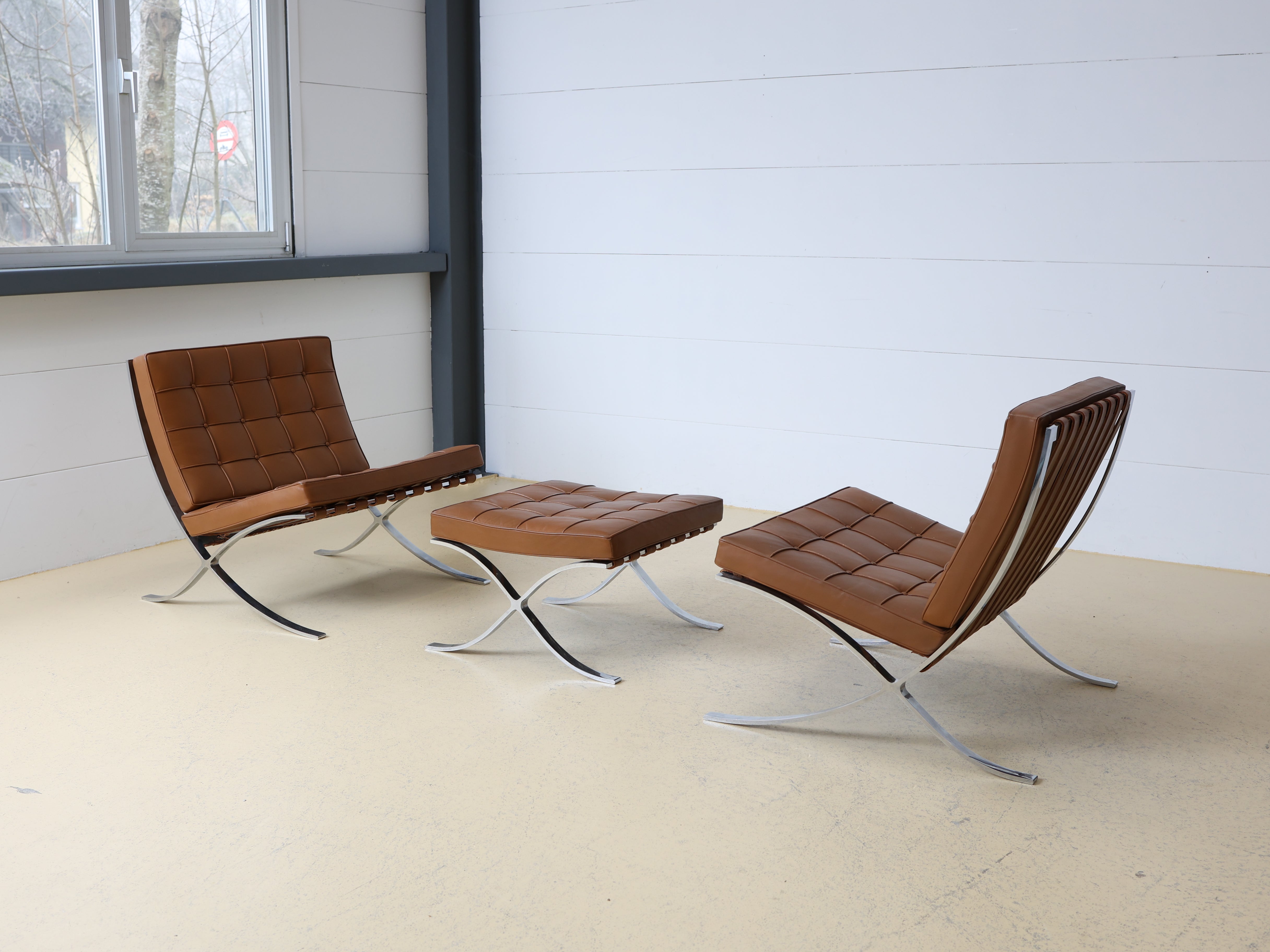 1 Barcelona Chairs & 1 Ottomann, Original Knoll