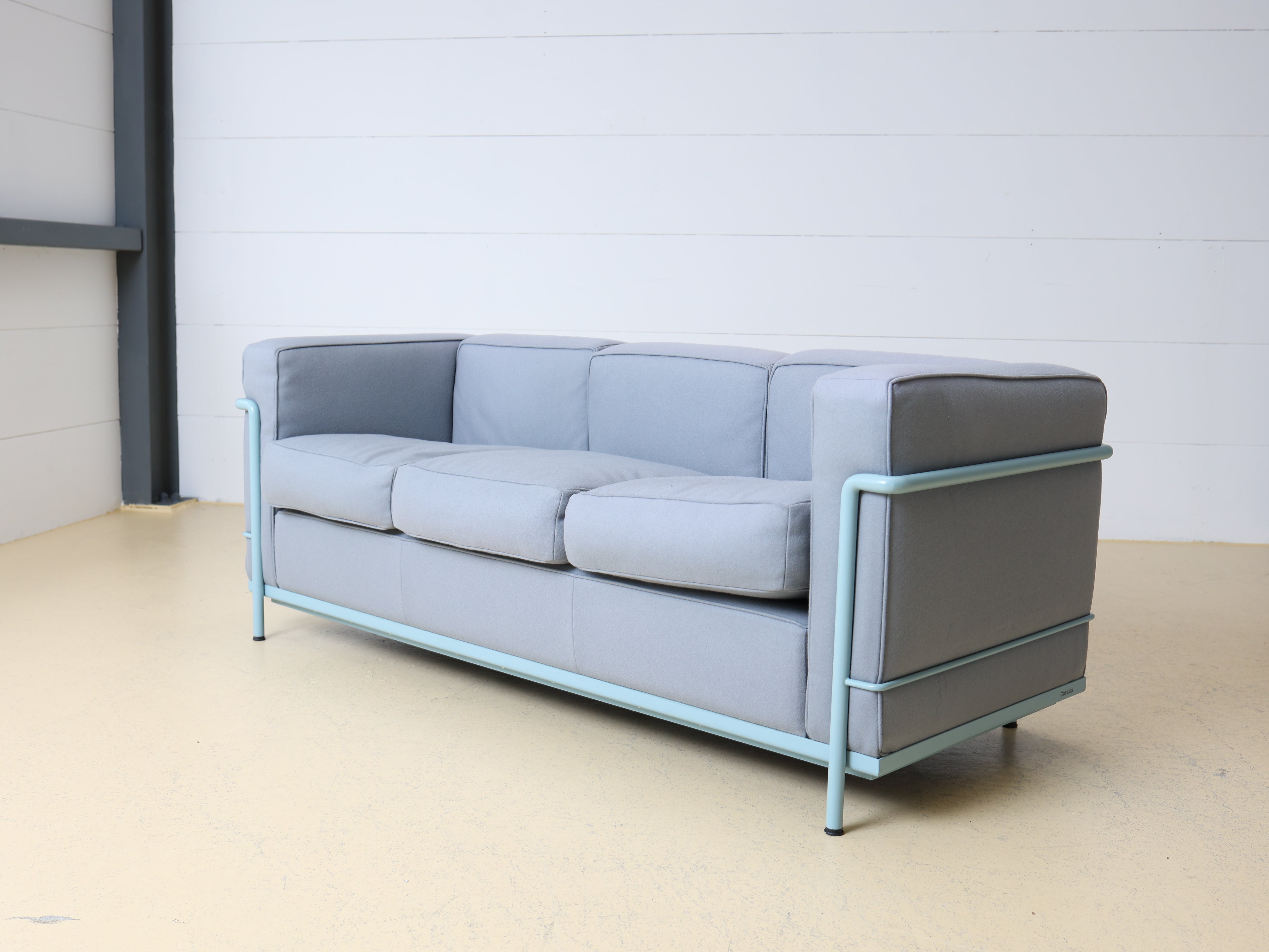 Le Corbusier LC2 Dreisitzersofa von Cassina