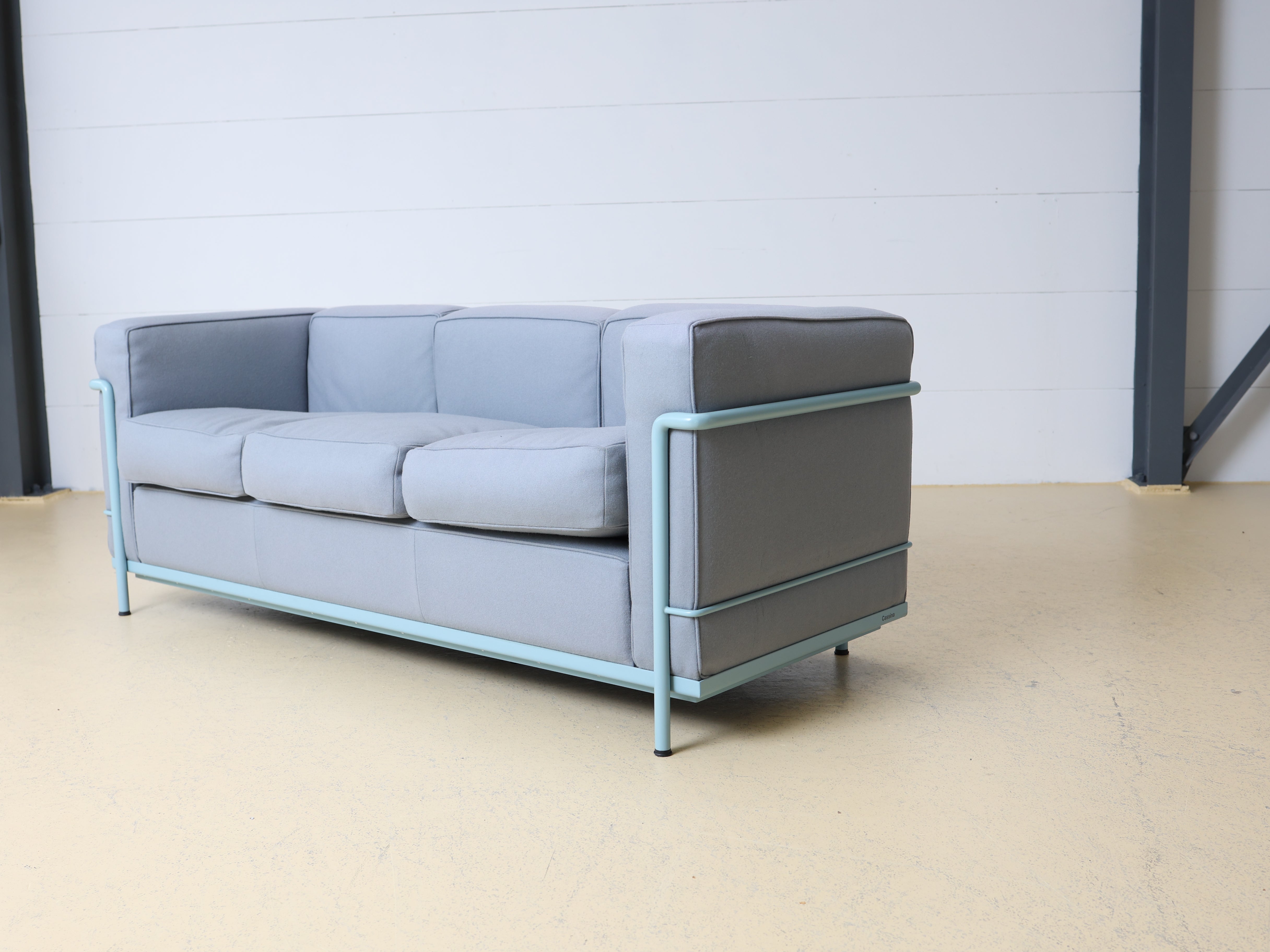 Le Corbusier LC2 Dreisitzersofa von Cassina
