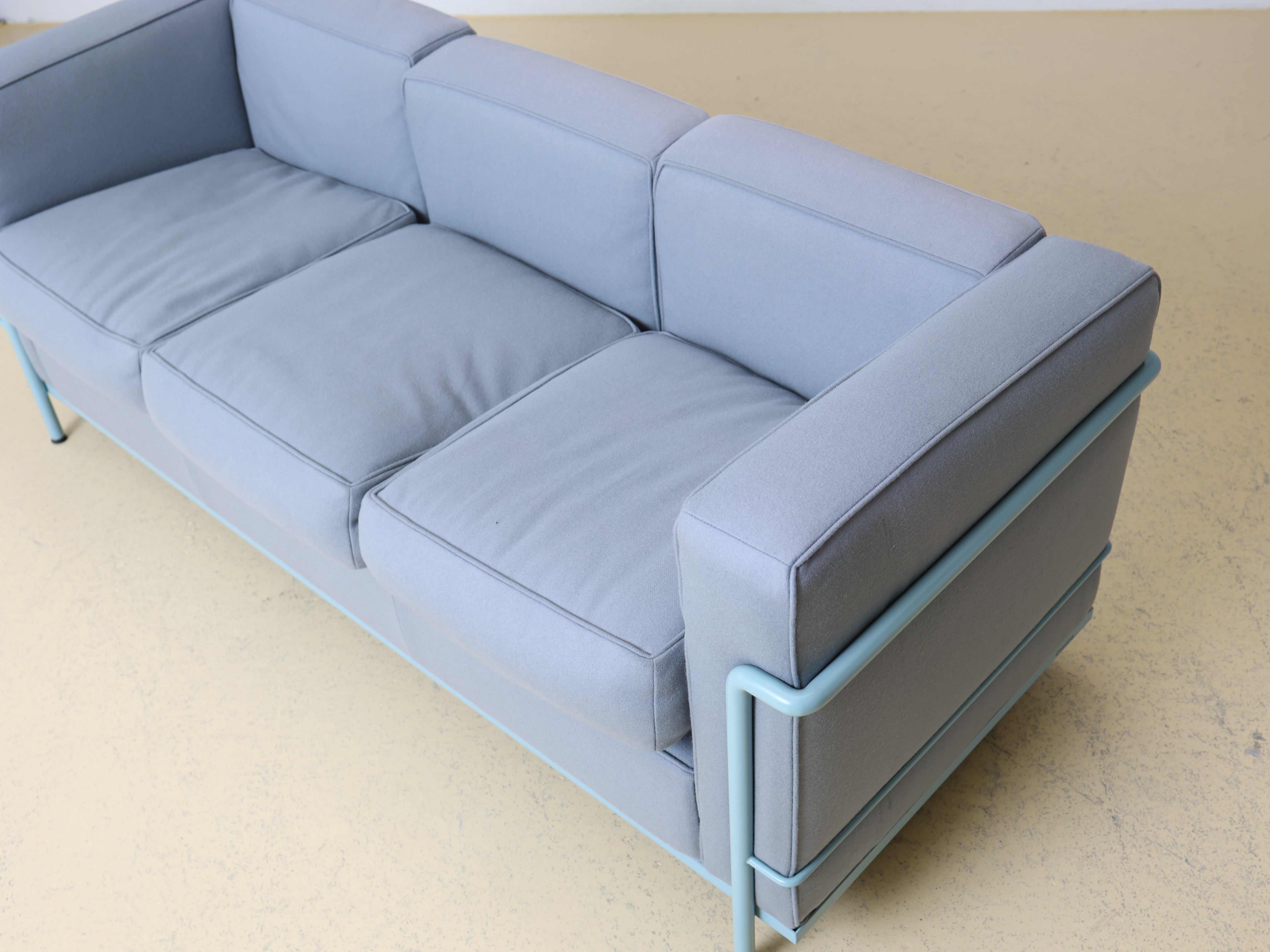 Le Corbusier LC2 Dreisitzersofa von Cassina