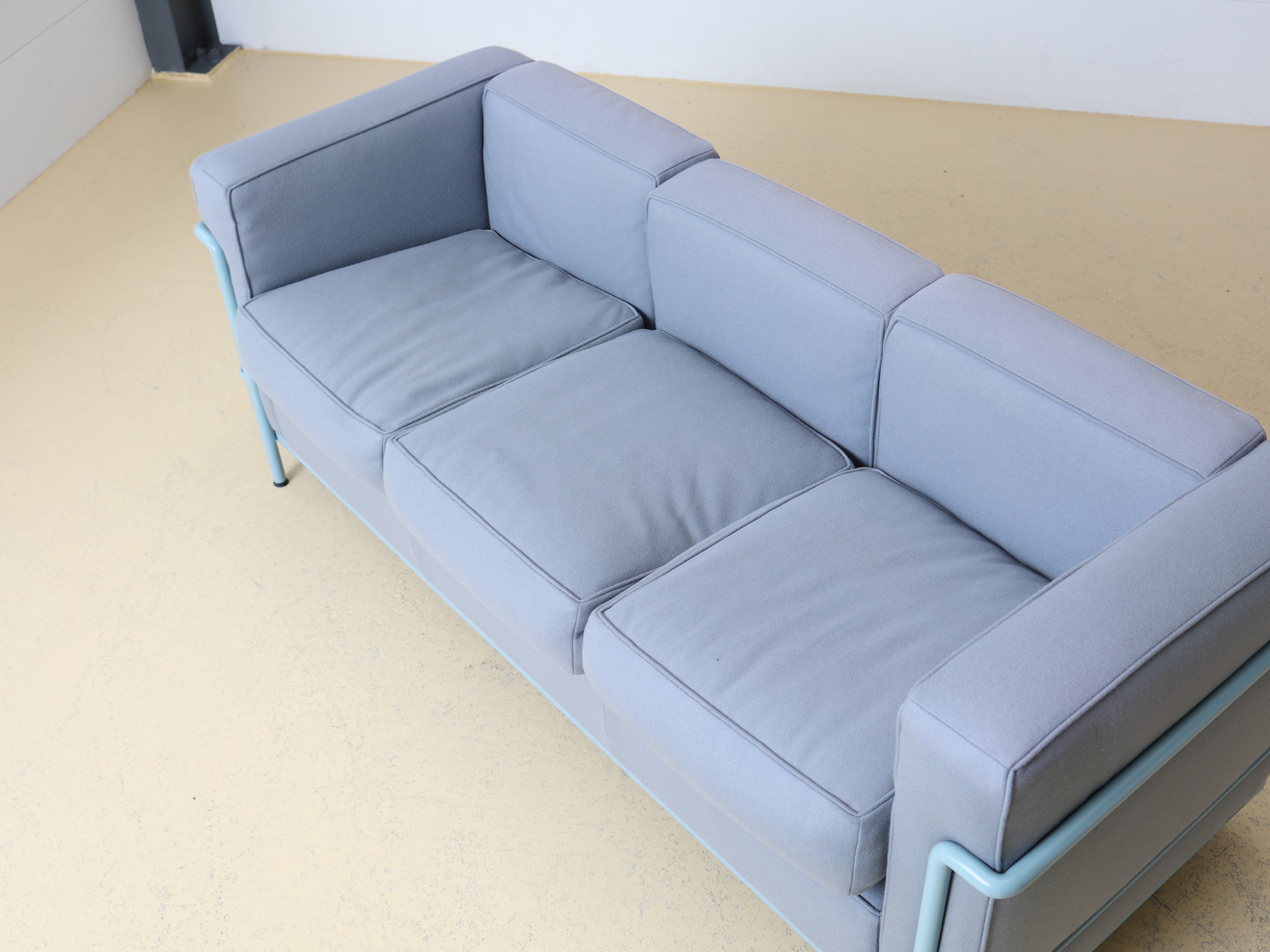 Le Corbusier LC2 Dreisitzersofa von Cassina