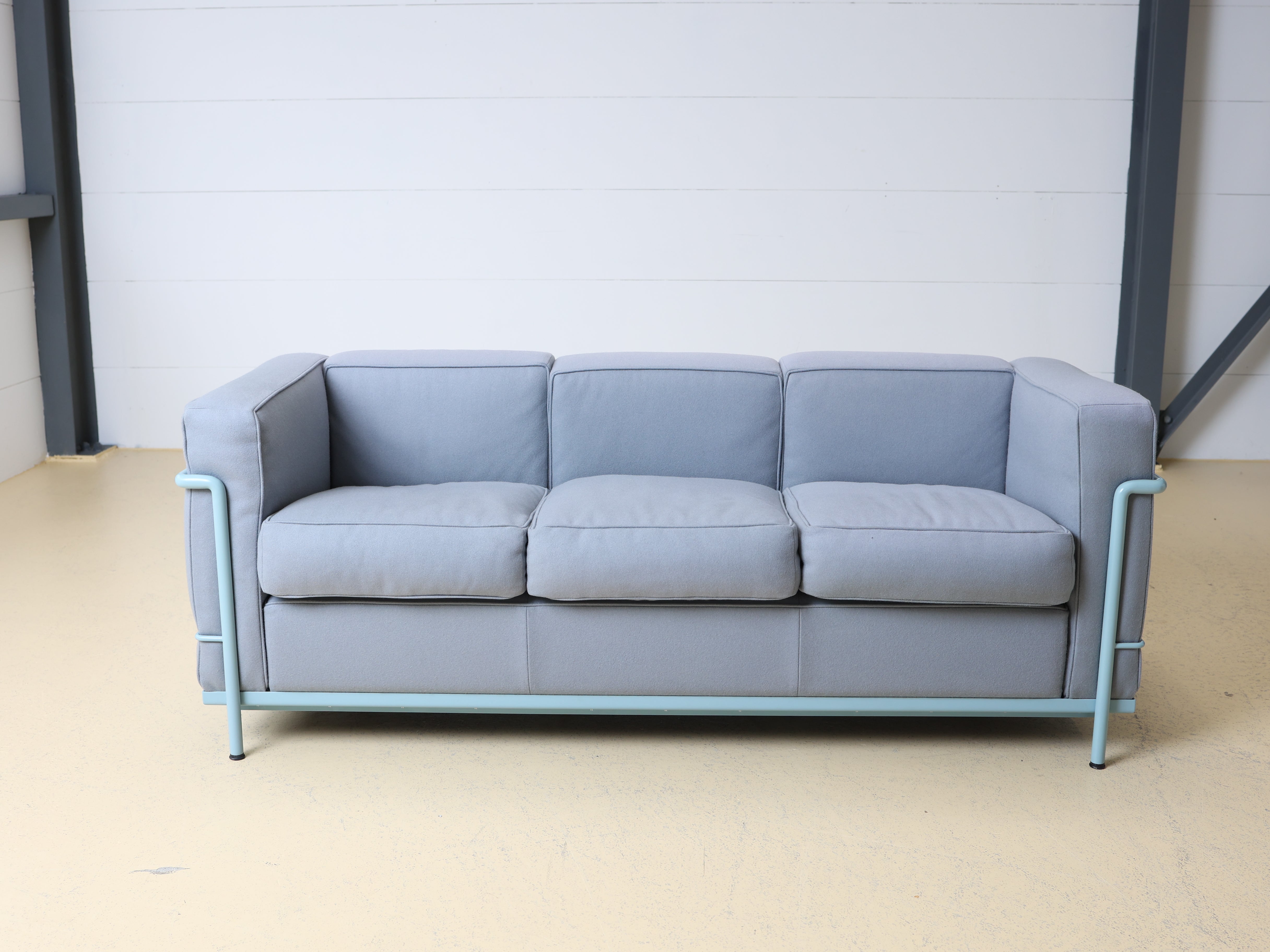 Le Corbusier LC2 Dreisitzersofa von Cassina