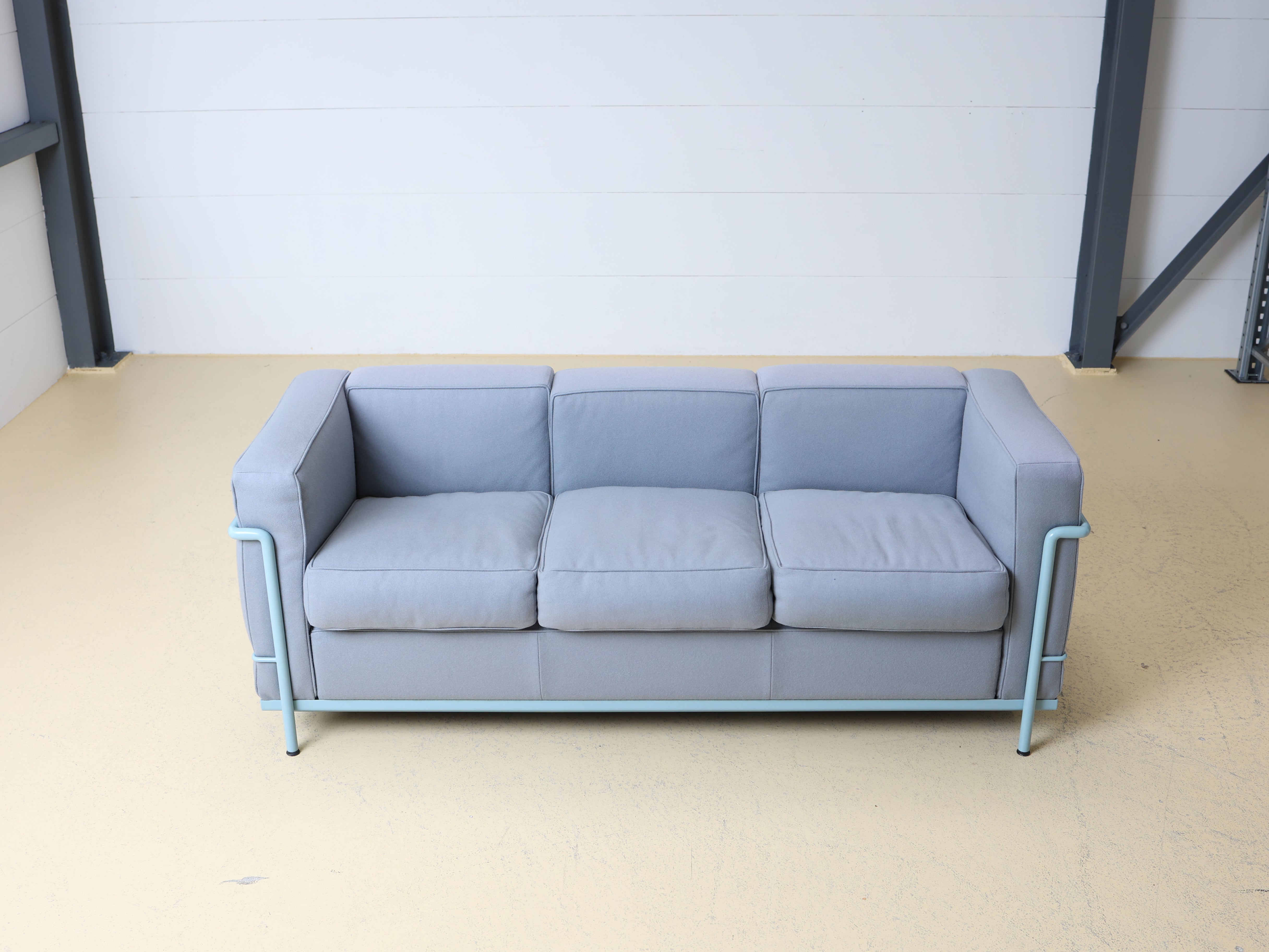 Le Corbusier LC2 Dreisitzersofa von Cassina