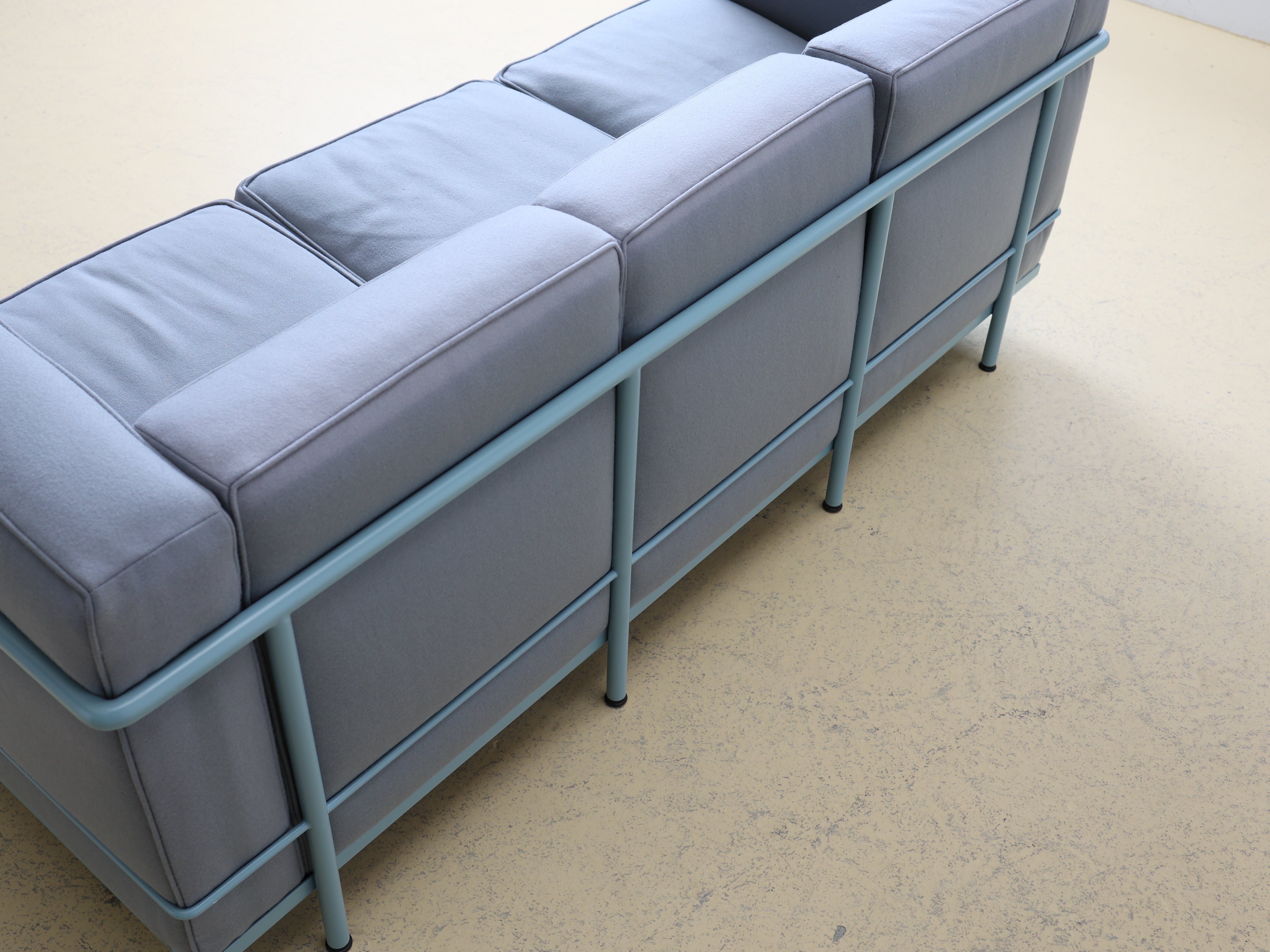 Le Corbusier LC2 Dreisitzersofa von Cassina