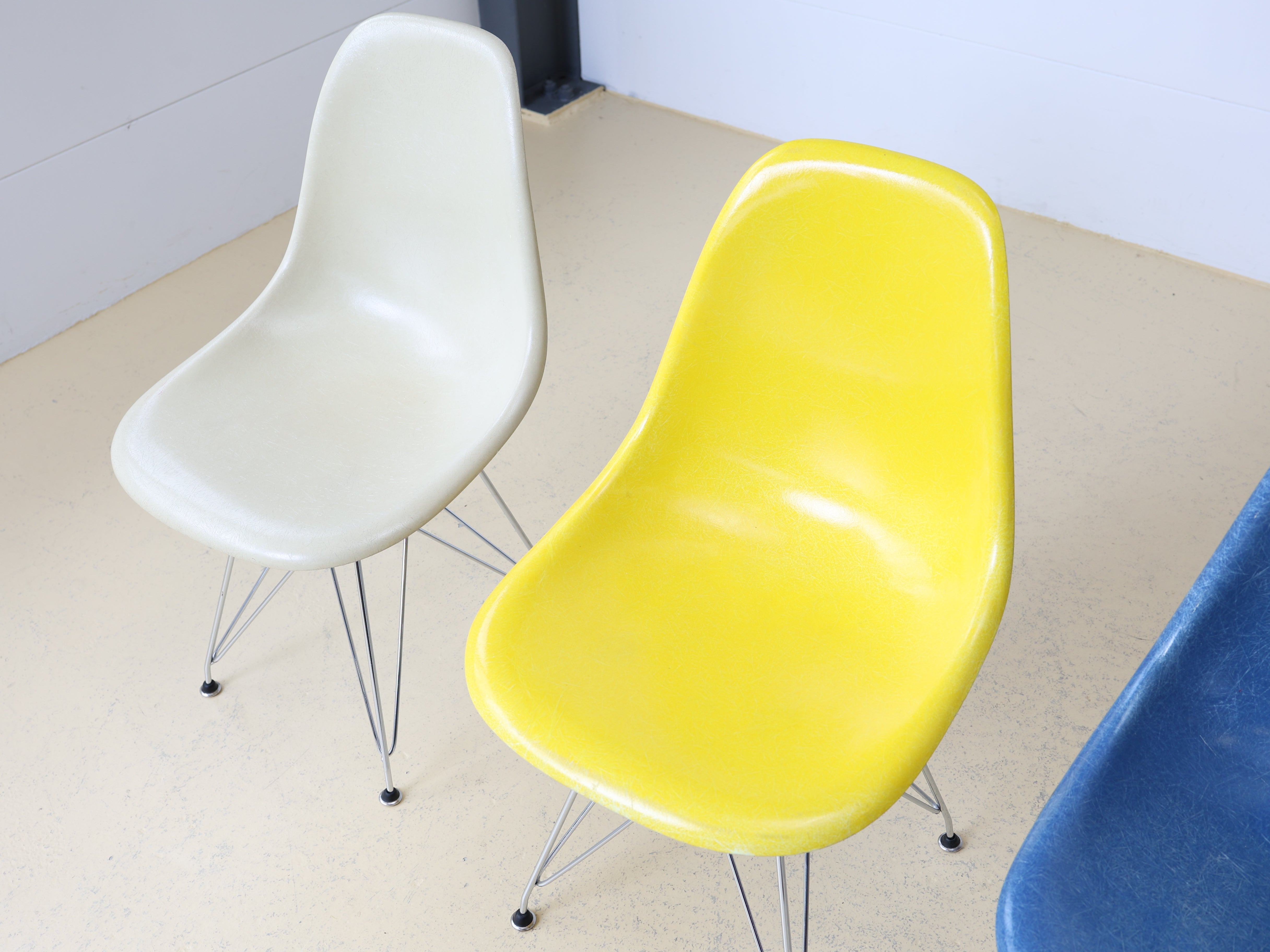 Eames Fiberglas Stühle von Hermann Miller, Eiffel Base