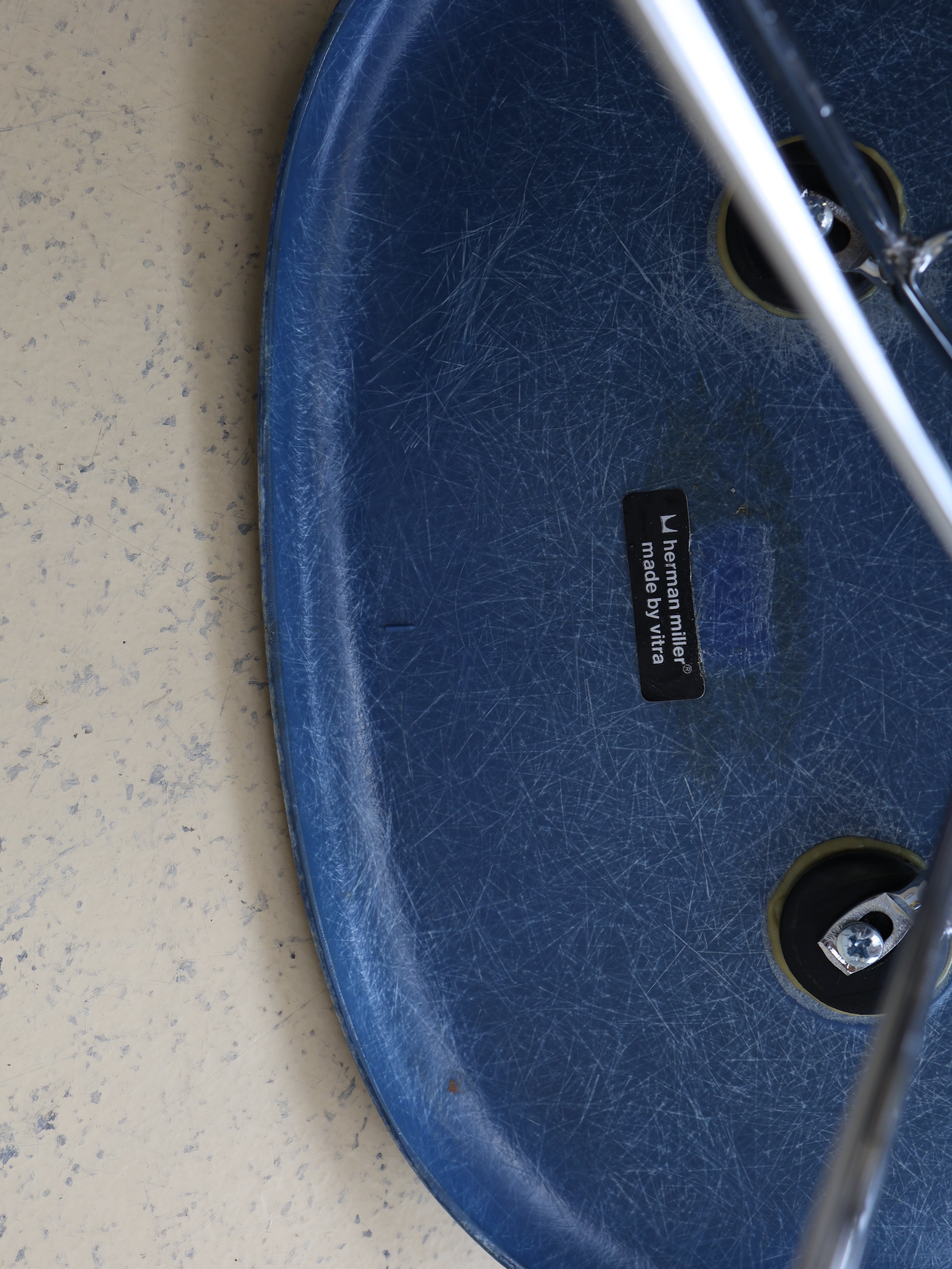 Eames Fiberglas Stühle von Hermann Miller, Eiffel Base