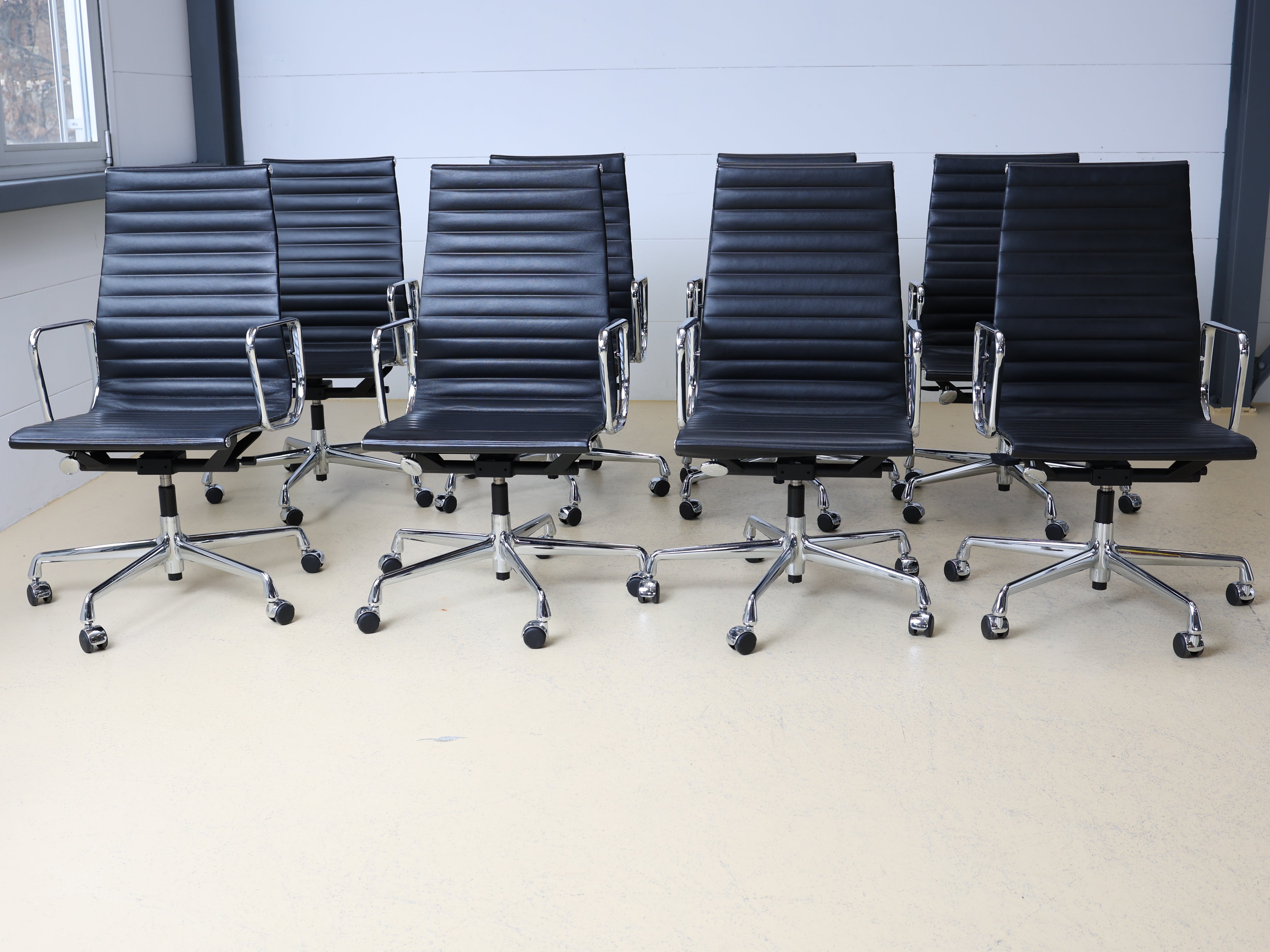 Vitra Eames Bürostühle EA119