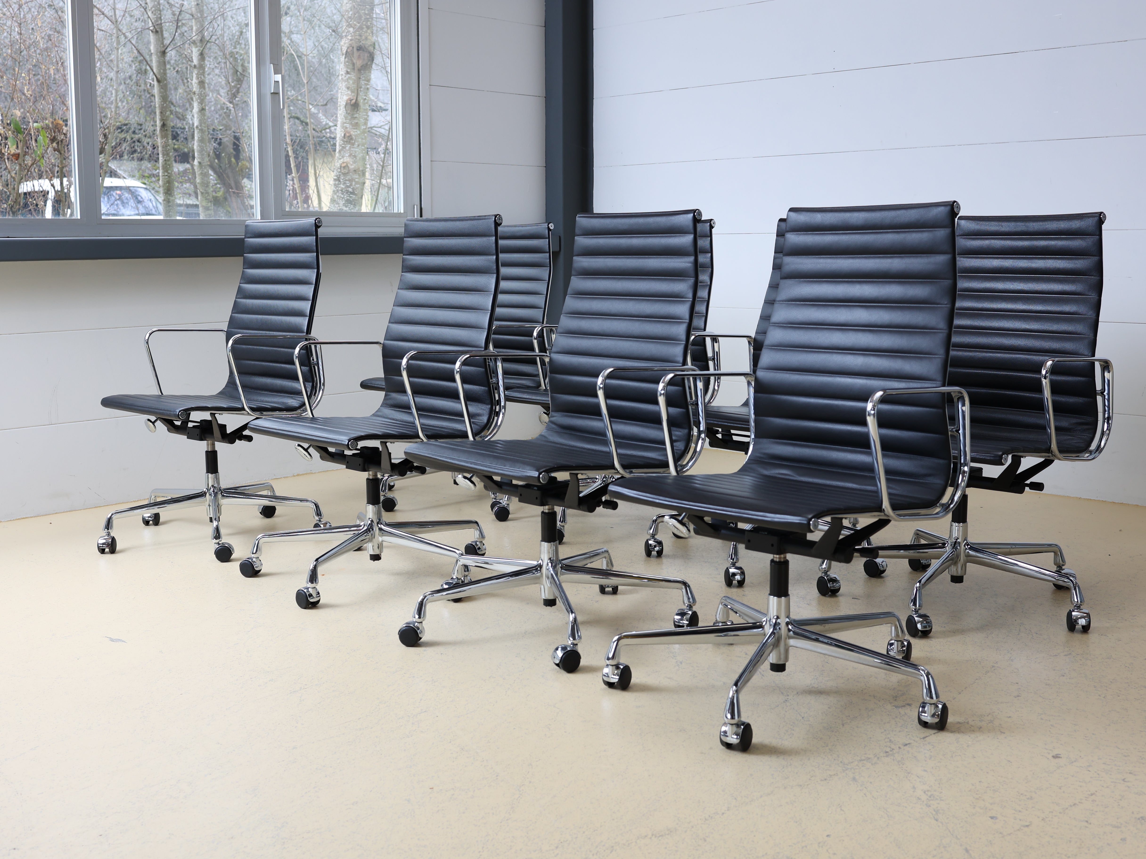 Vitra Eames Bürostühle EA119