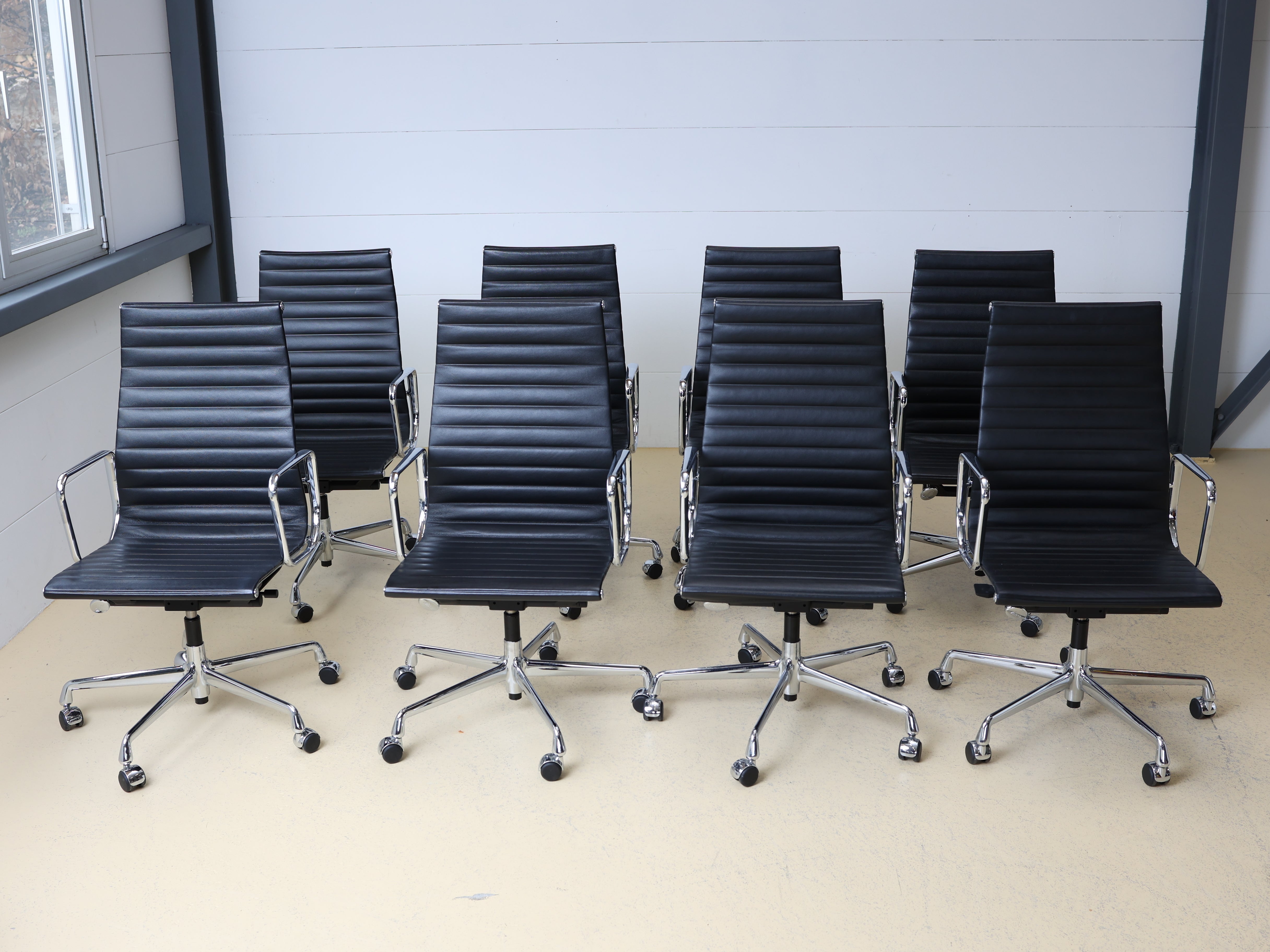 Vitra Eames Bürostühle EA119