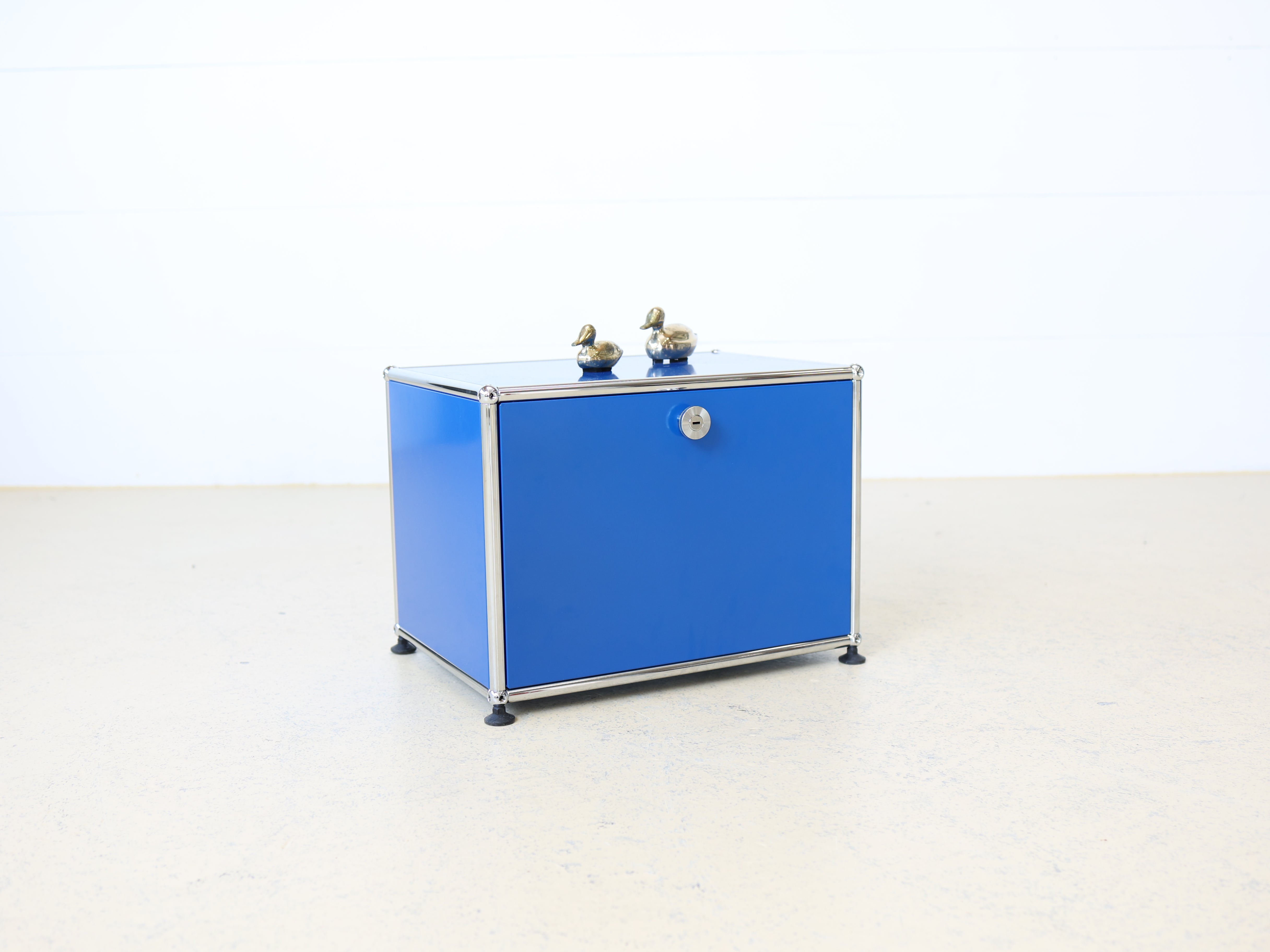 USM Haller Tisch Blau Enzianblau 6