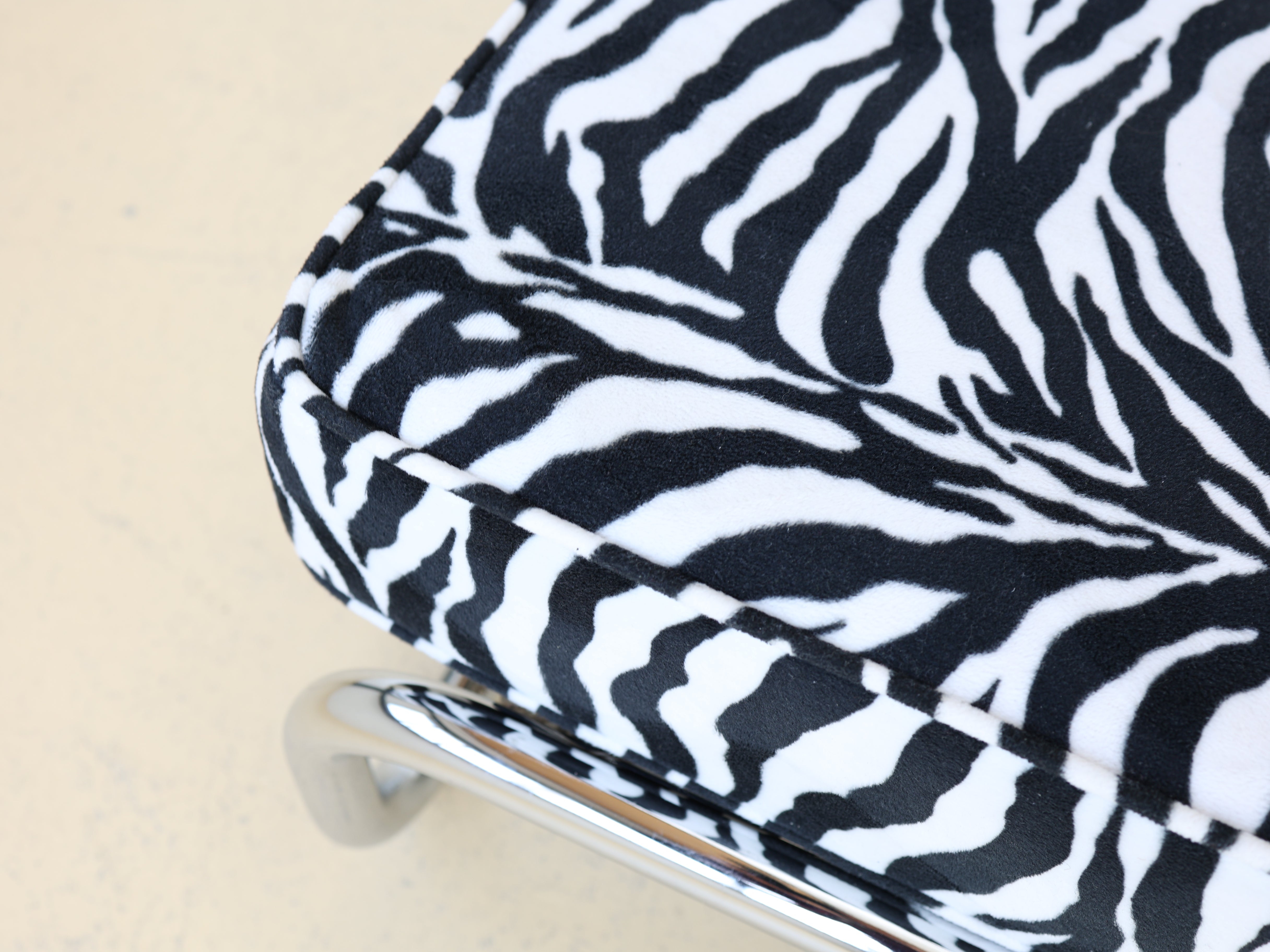 Roger Aubort Liege von Embru Zebra Stoff 3
