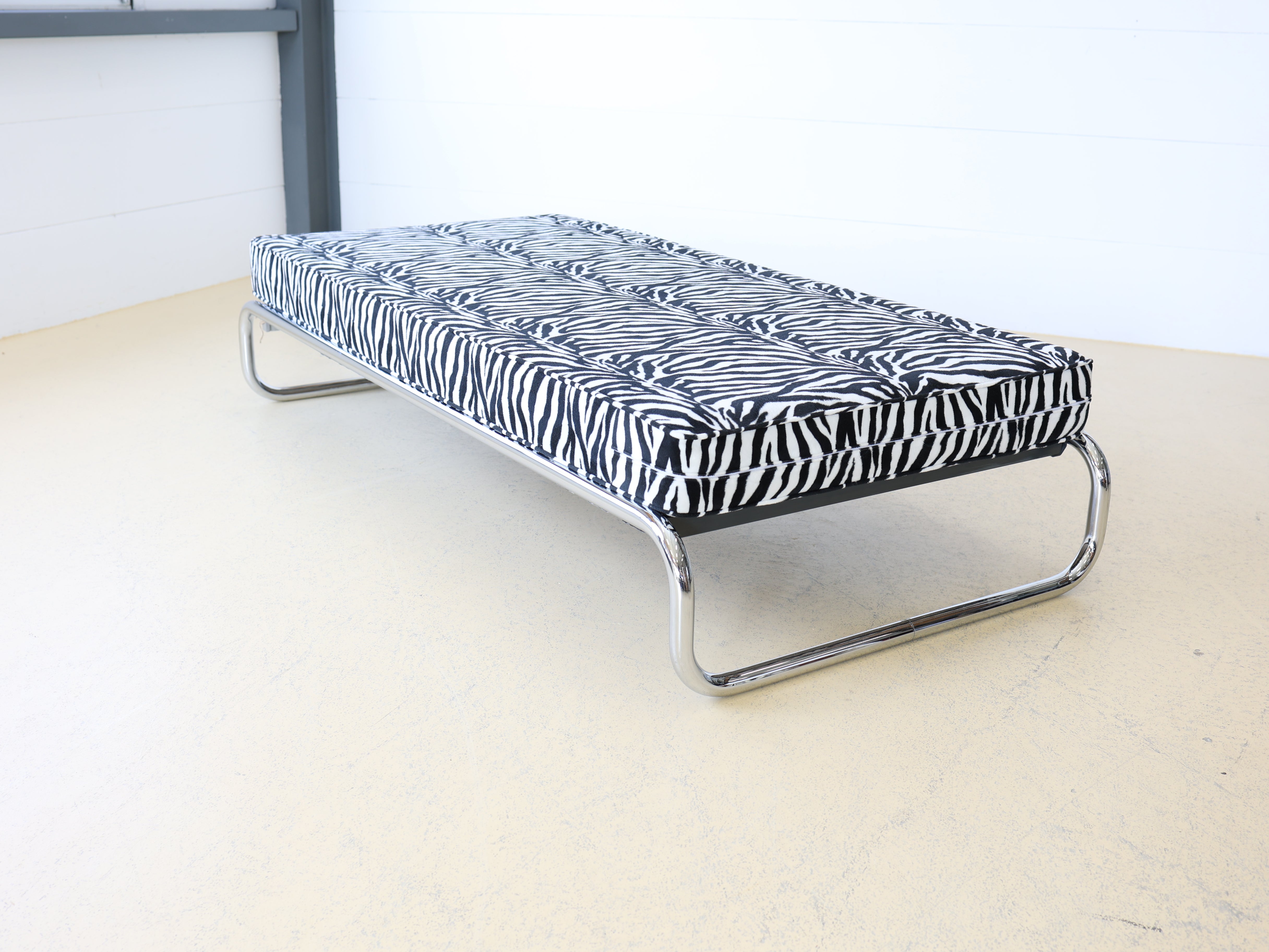 Roger Aubort Liege von Embru Zebra Stoff 8
