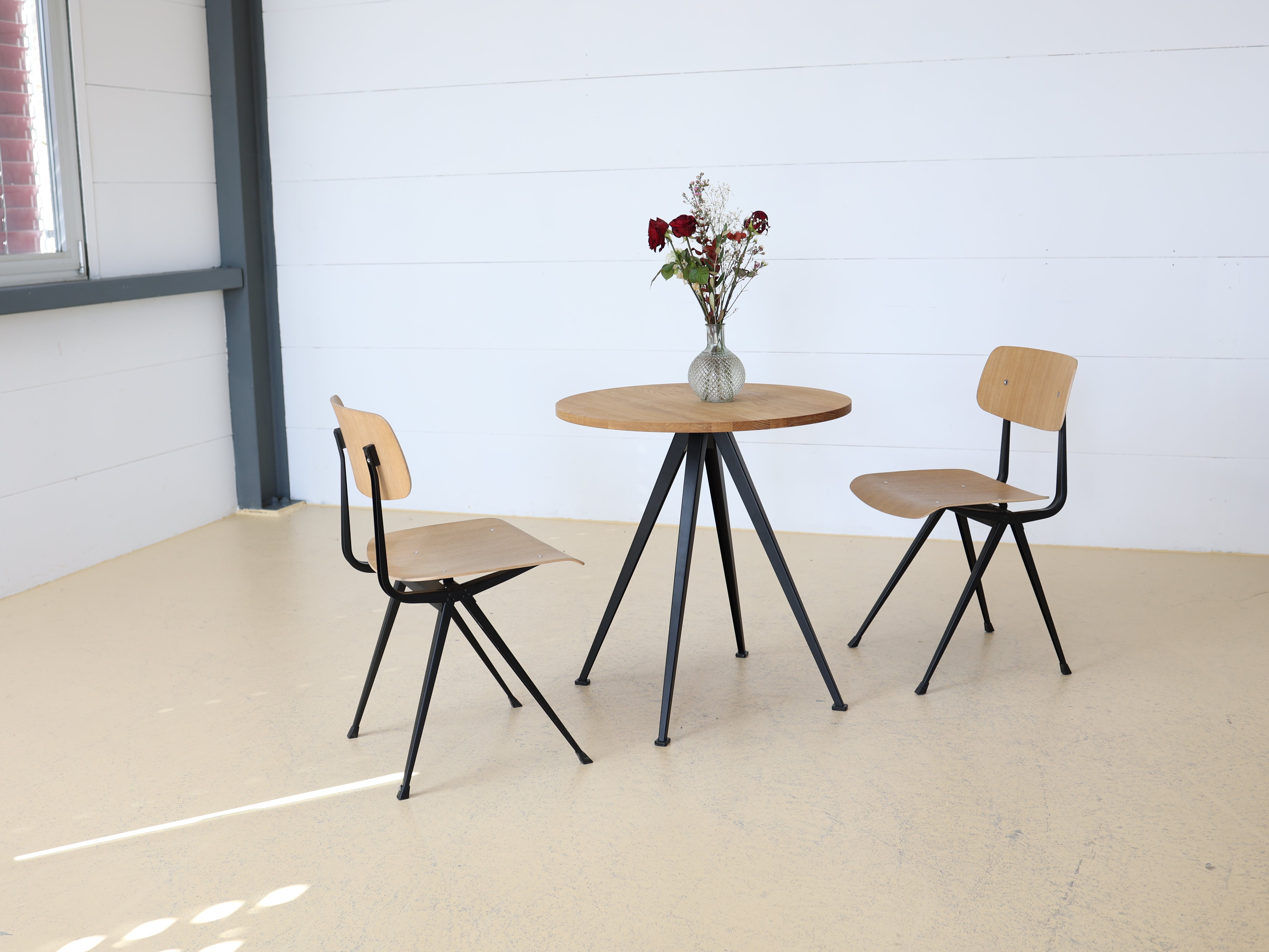 SET: Pyramid HAY Tisch & Result Stühle