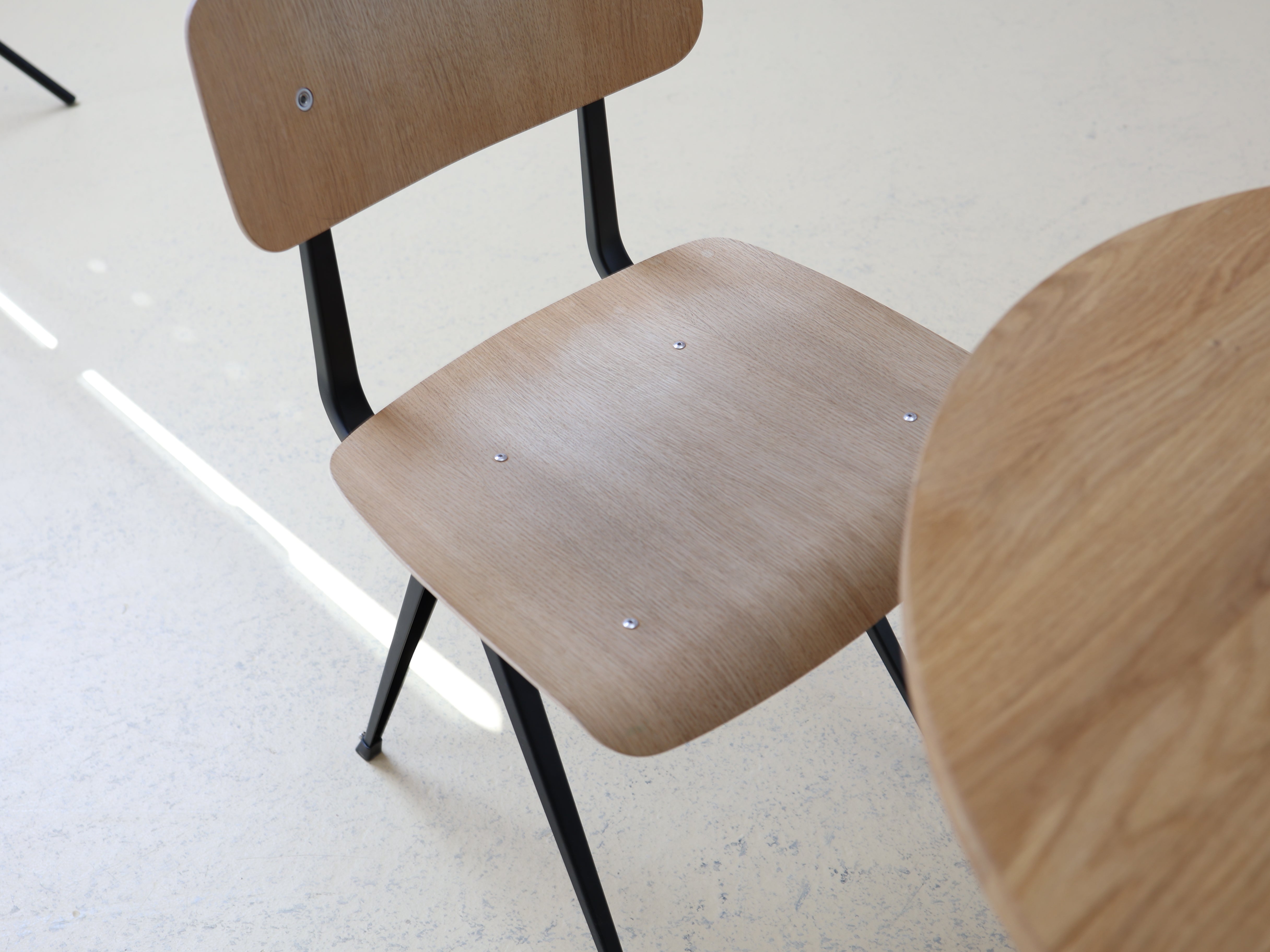 SET: Pyramid HAY Tisch & Result Stühle