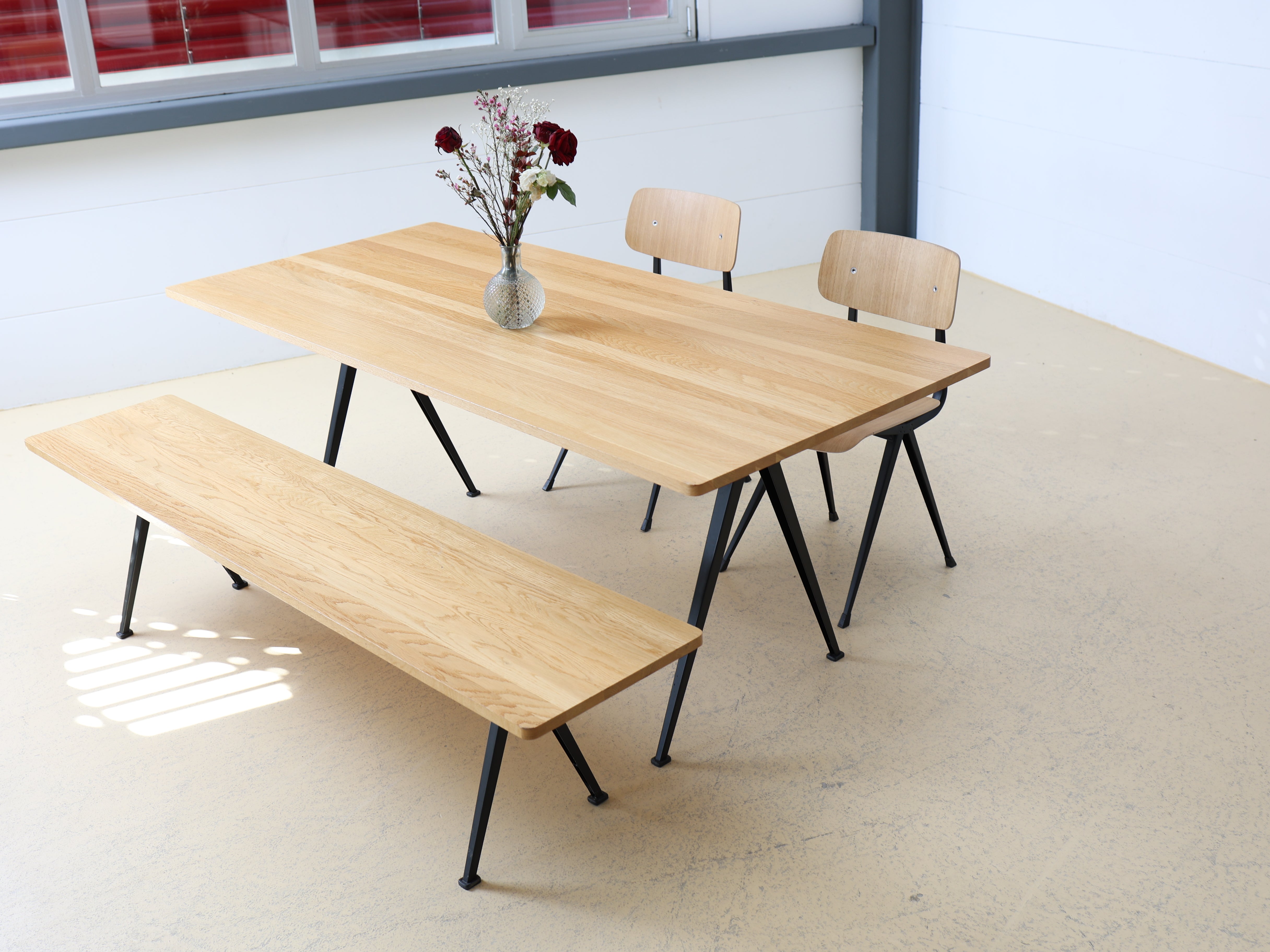 HAY Set: Tisch, Bank & 2 Stühle