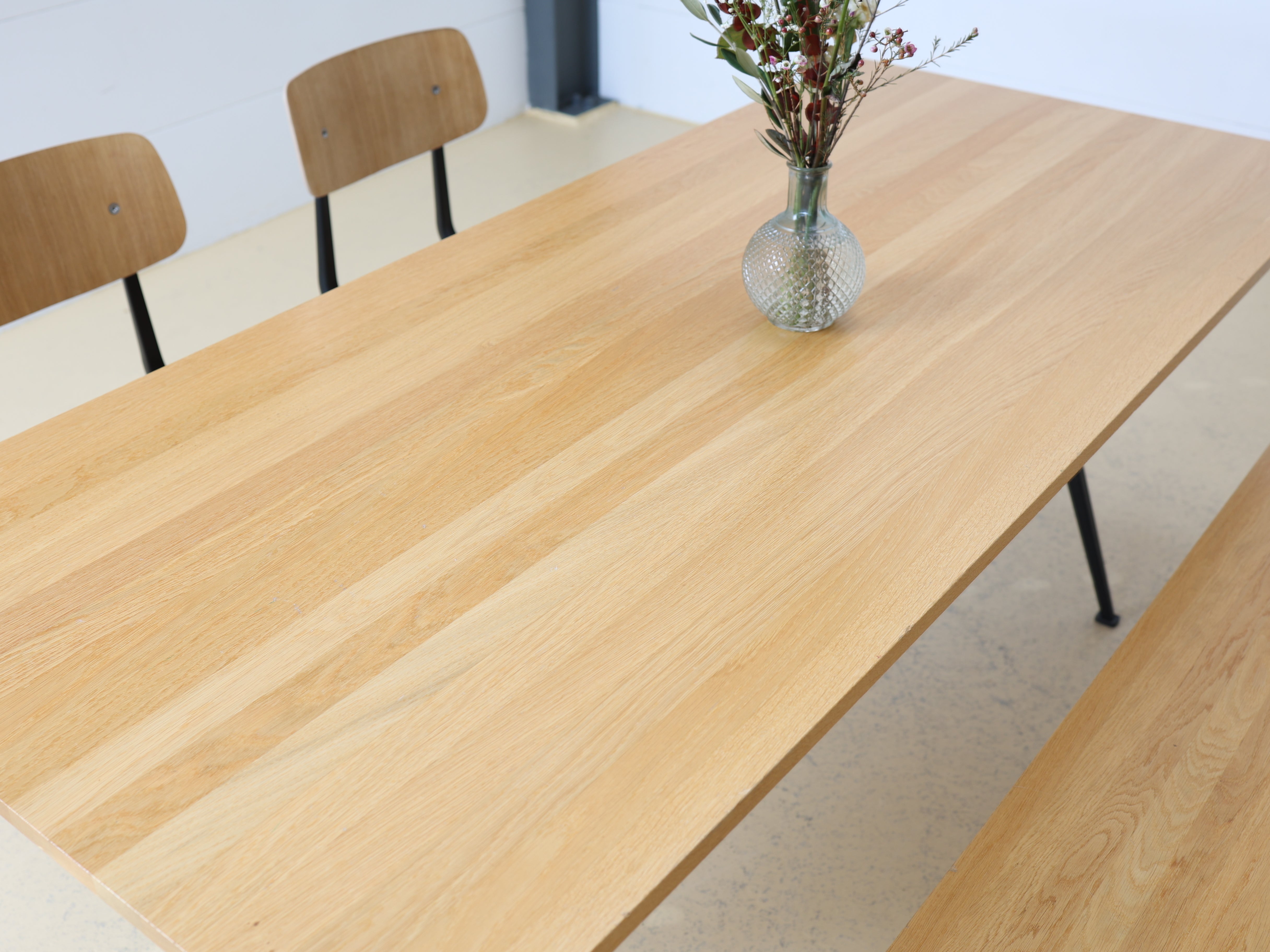 HAY Set: Tisch, Bank & 2 Stühle