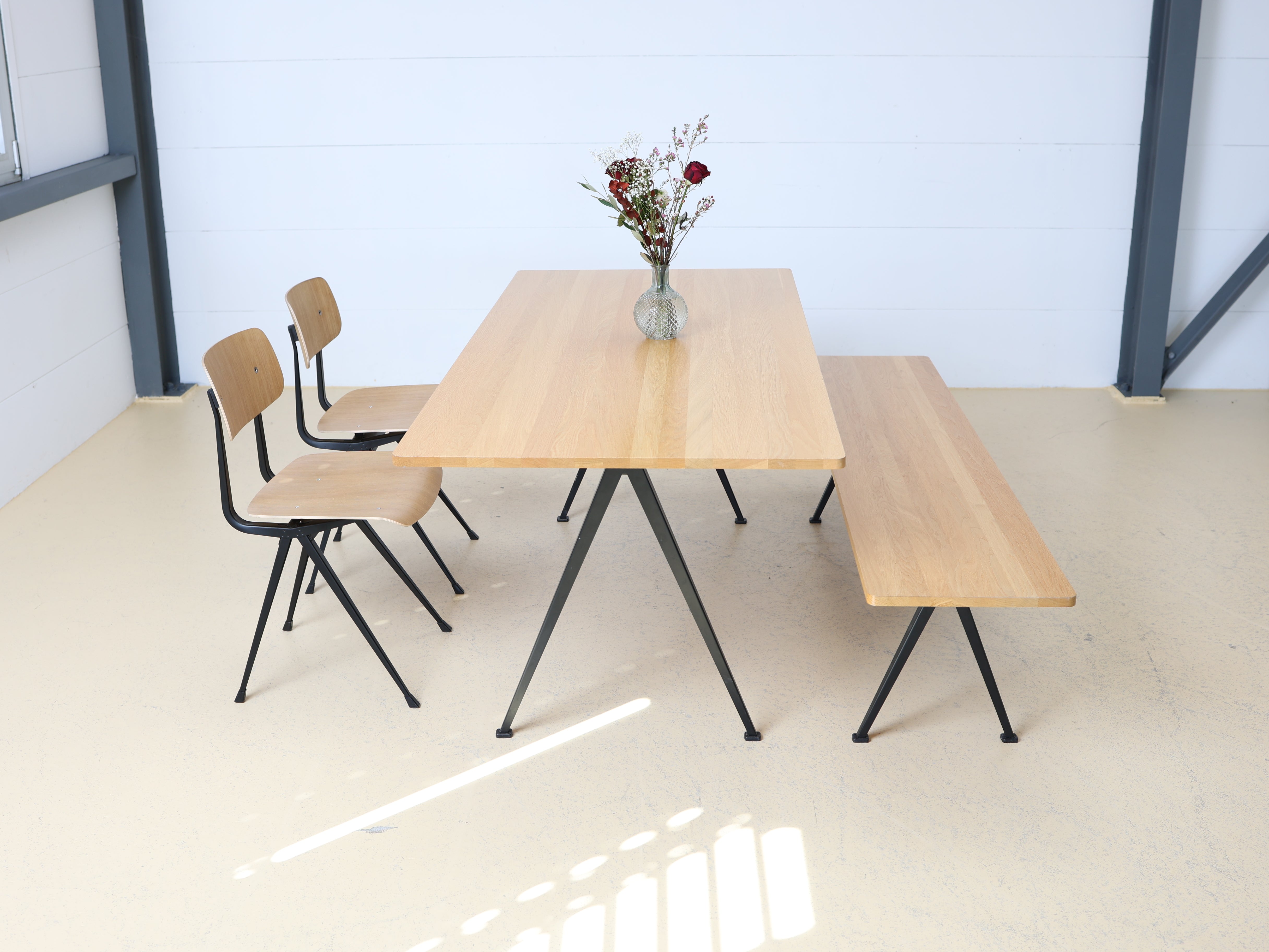 HAY Set: Tisch, Bank & 2 Stühle