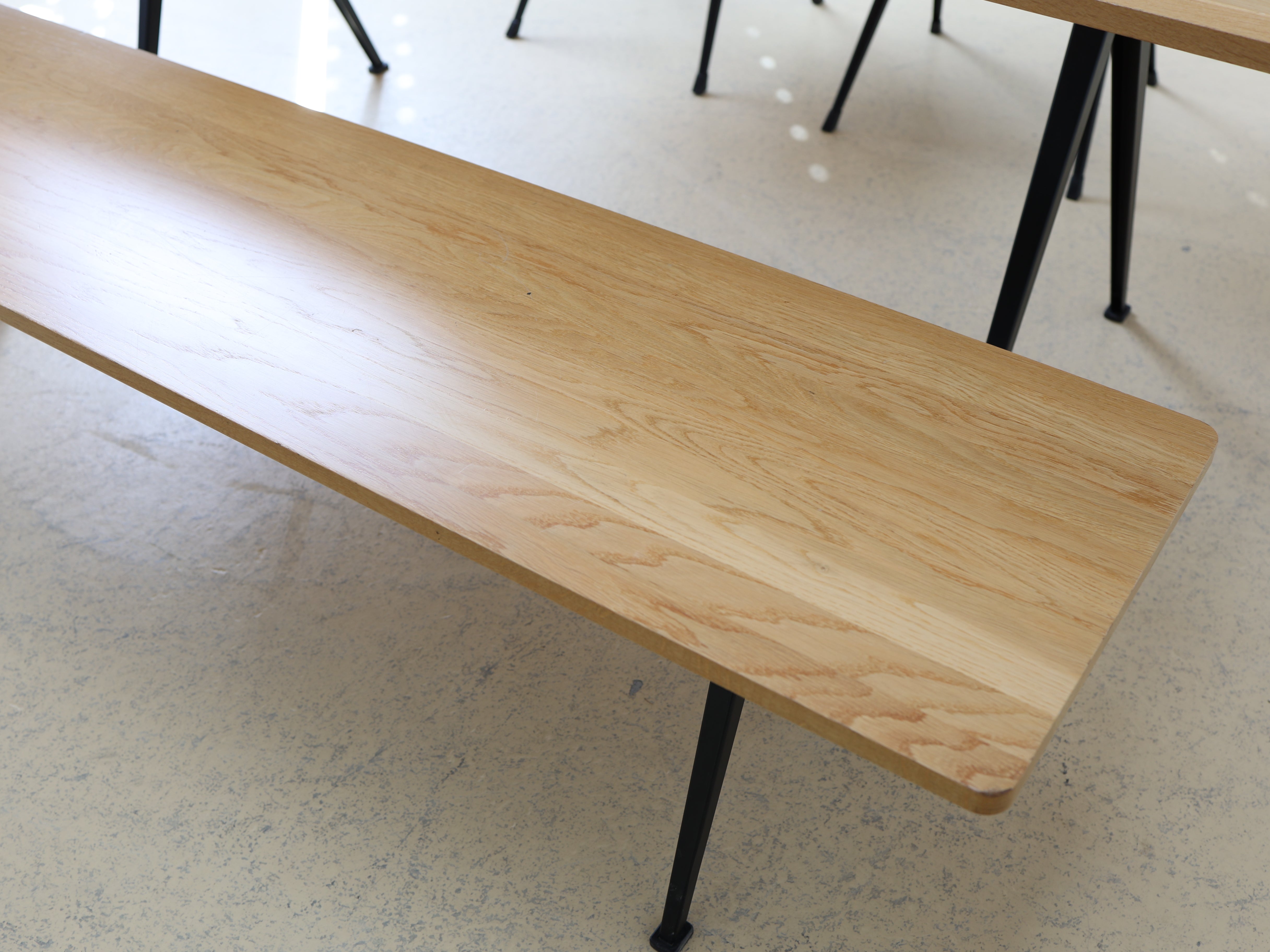 HAY Set: Tisch, Bank & 2 Stühle