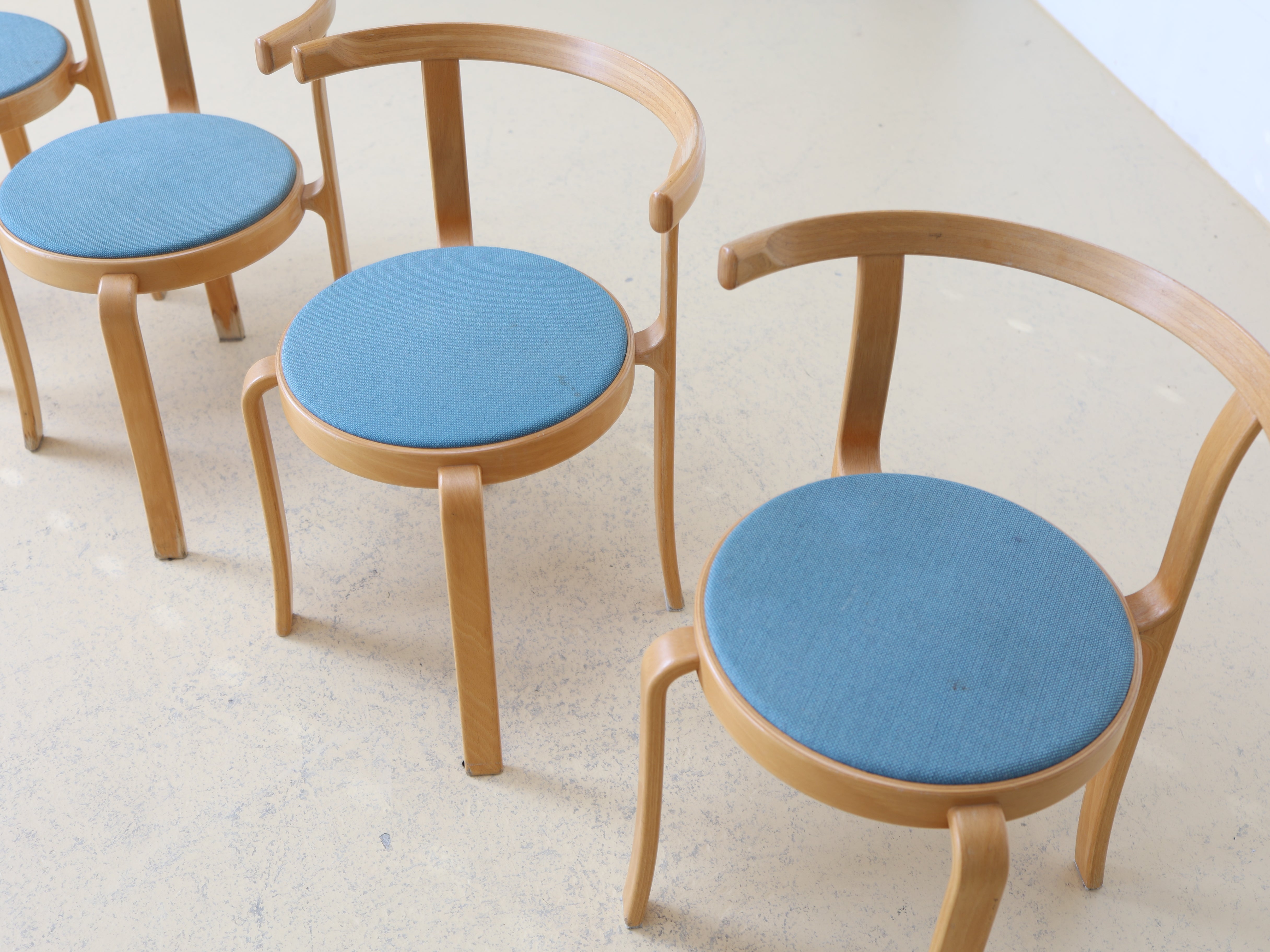 Magnus Olesen Stapelstuhl Blau 4