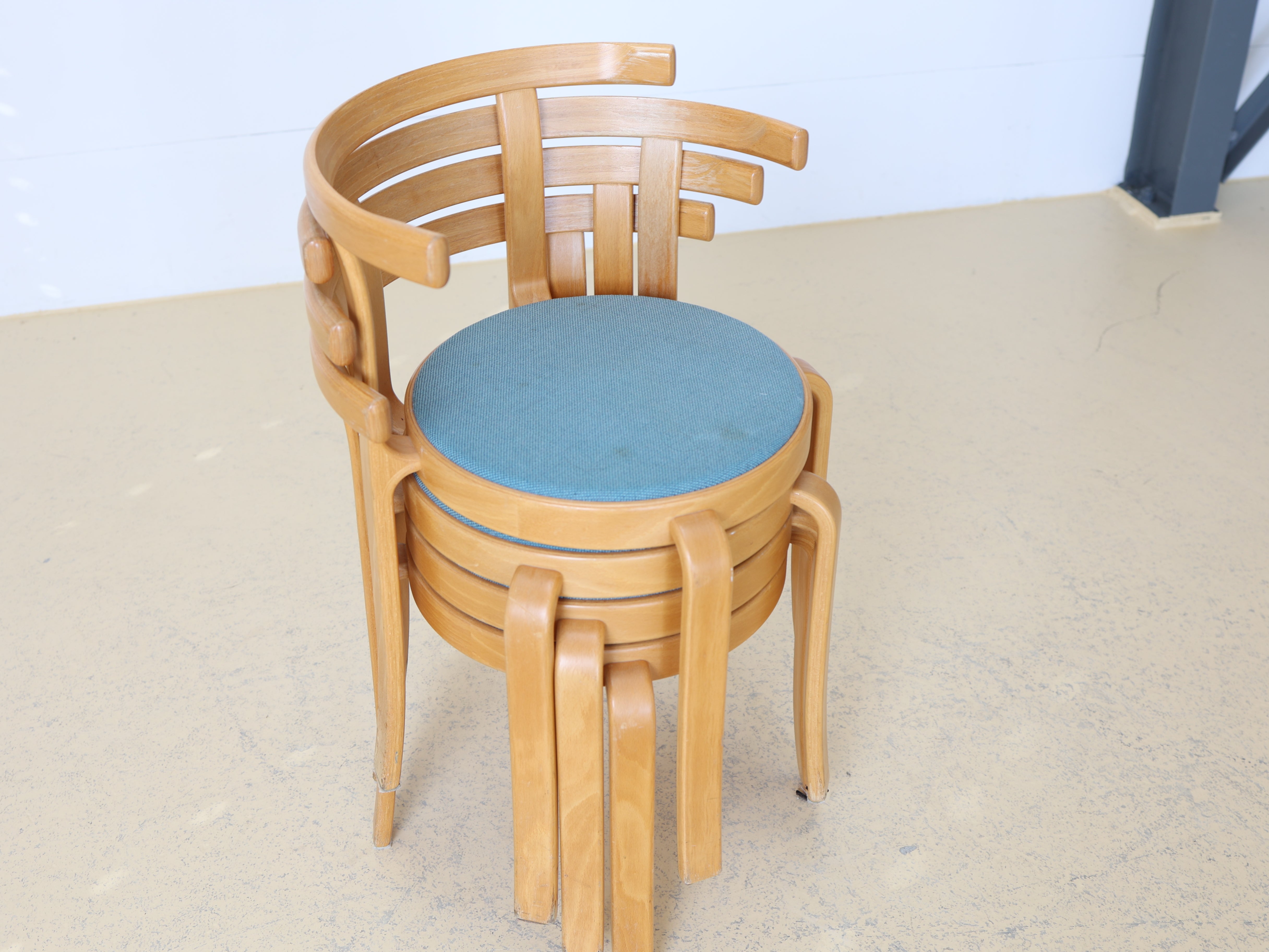 Magnus Olesen Stapelstuhl Blau 12
