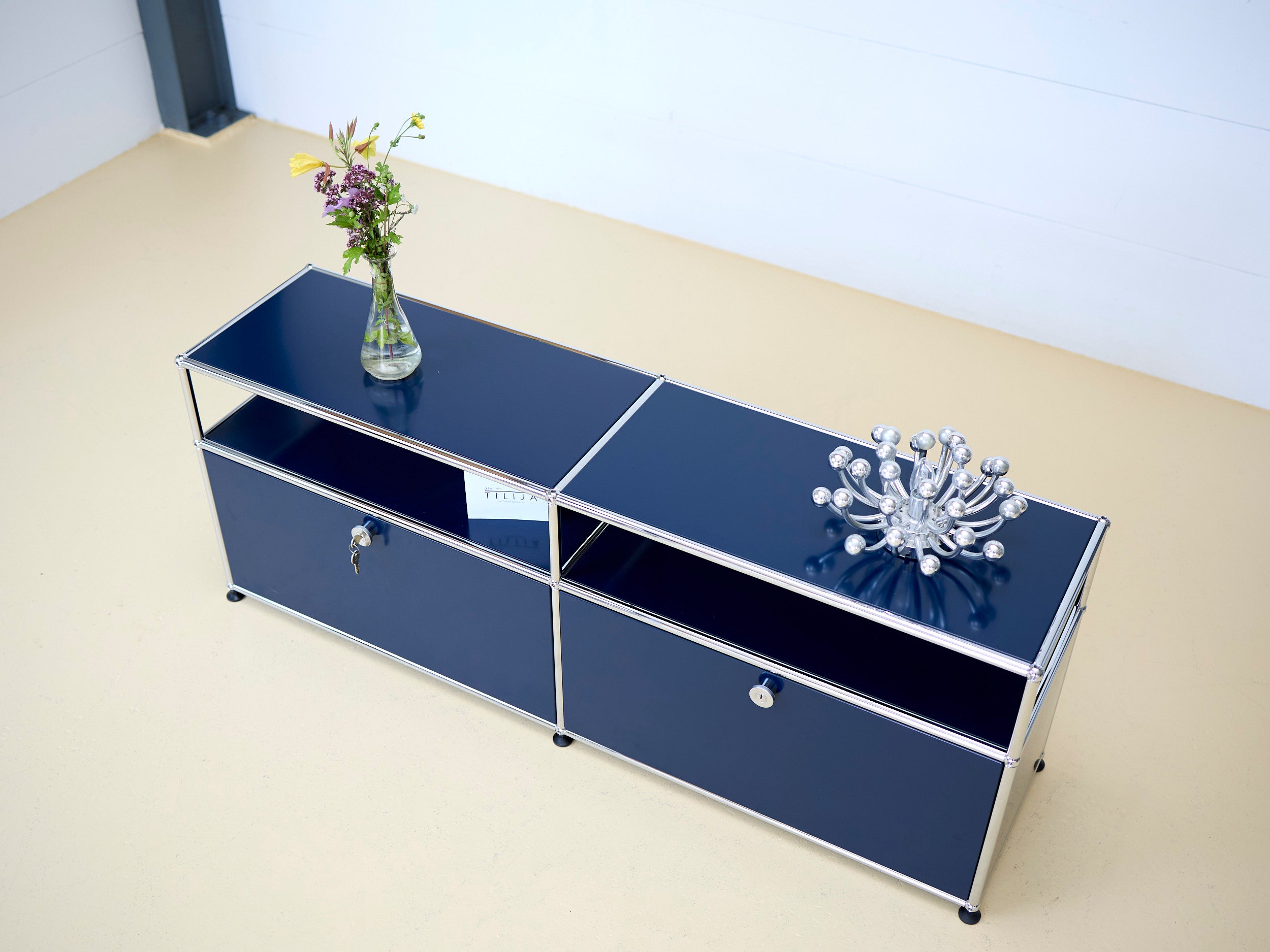 USM Haller Lowboard Stahlblau