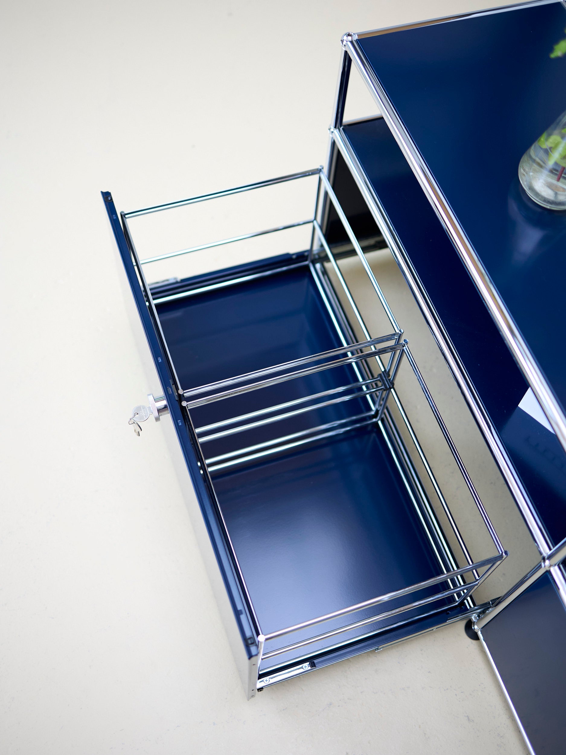 USM Haller Lowboard Stahlblau