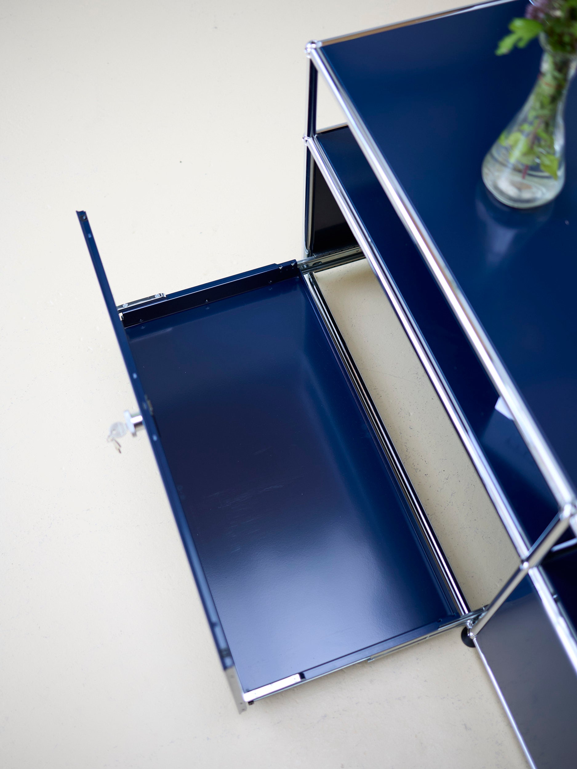 USM Haller Lowboard Stahlblau