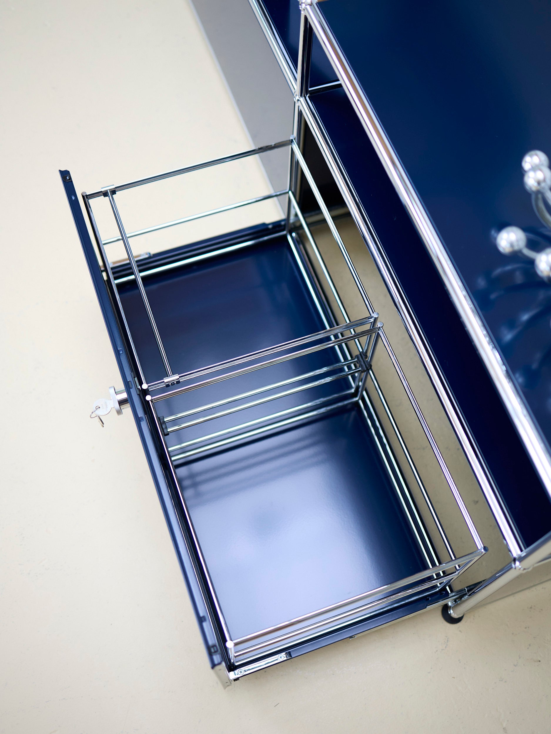 USM Haller Lowboard Stahlblau