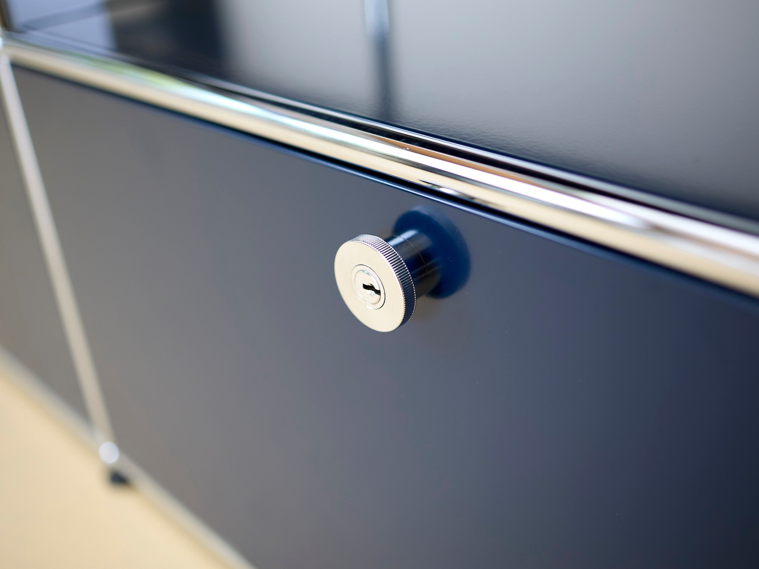 USM Haller Lowboard Stahlblau