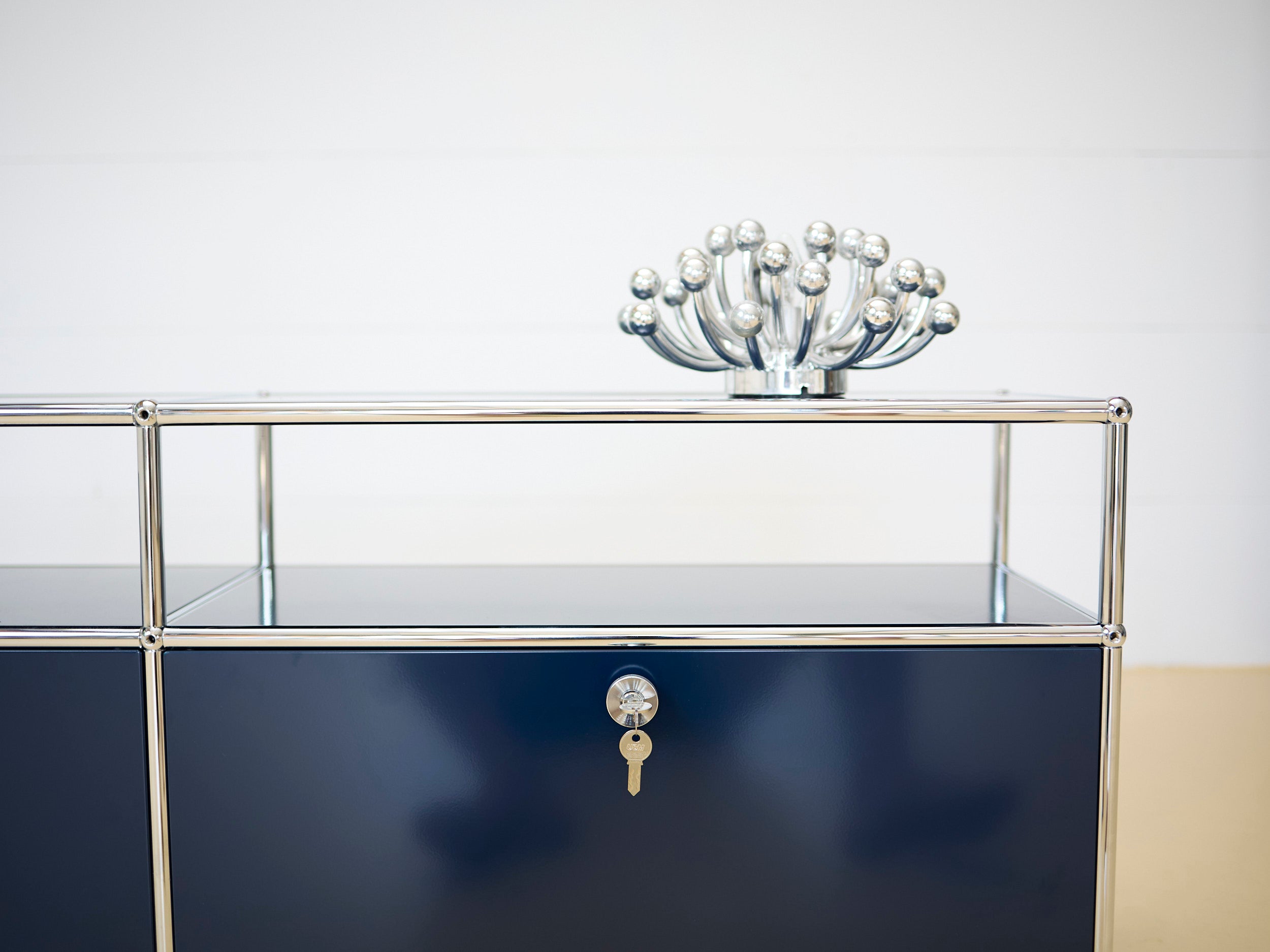 USM Haller Lowboard Stahlblau