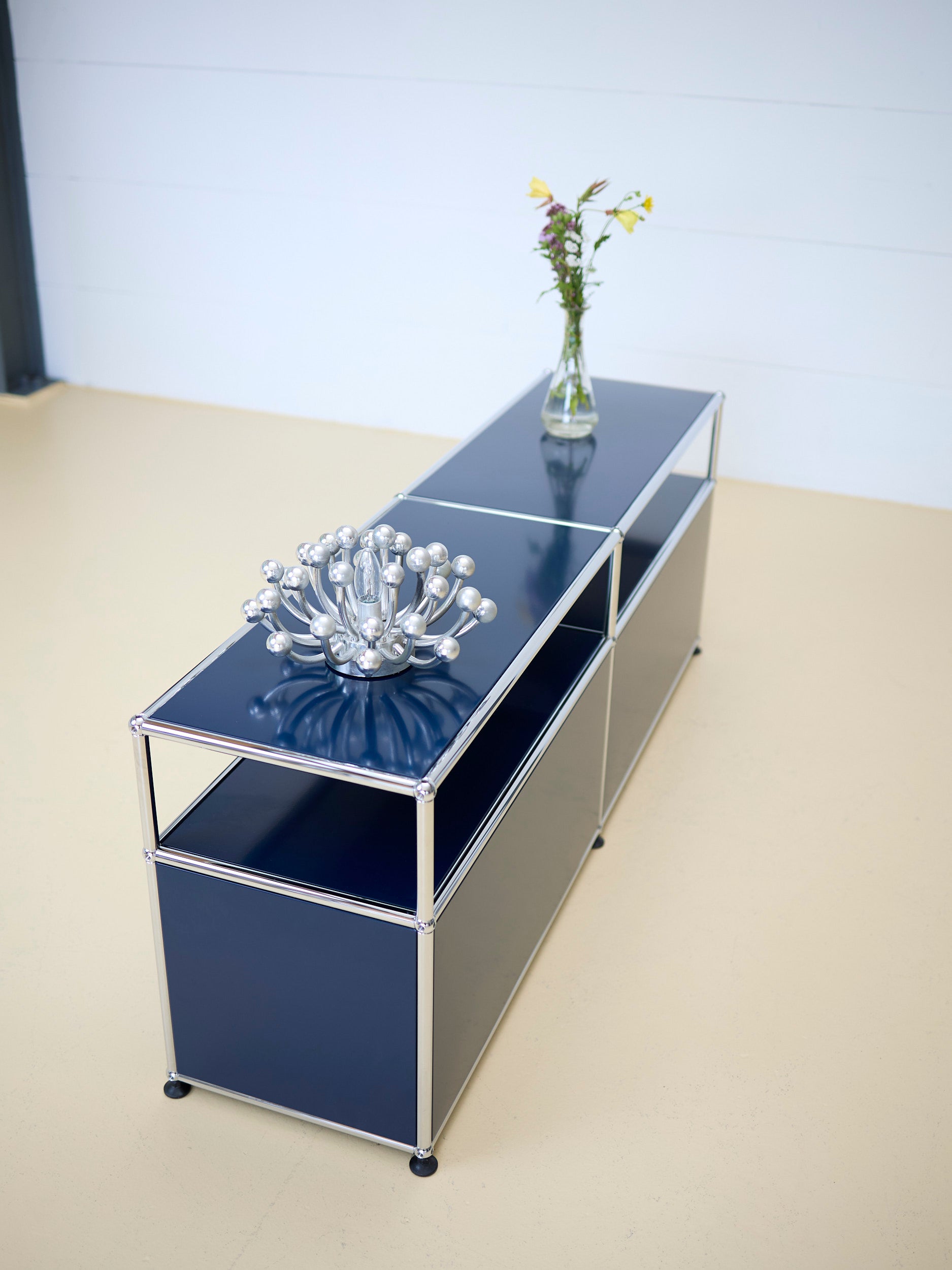 USM Haller Lowboard Stahlblau