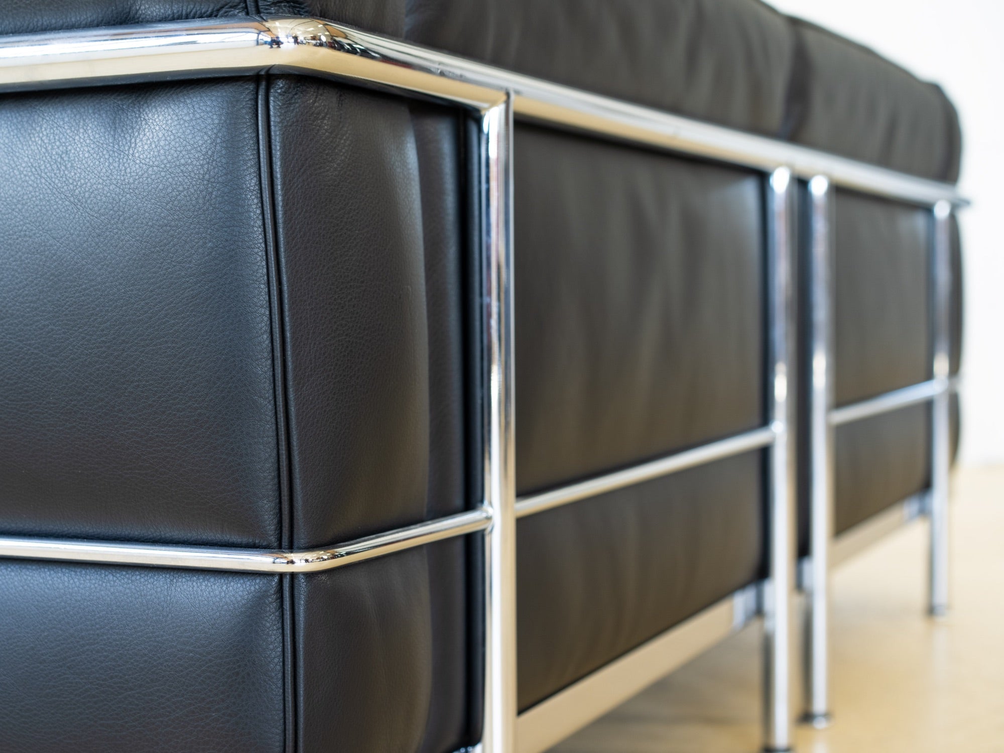 Le Corbusier LC3 Sofa von Cassina