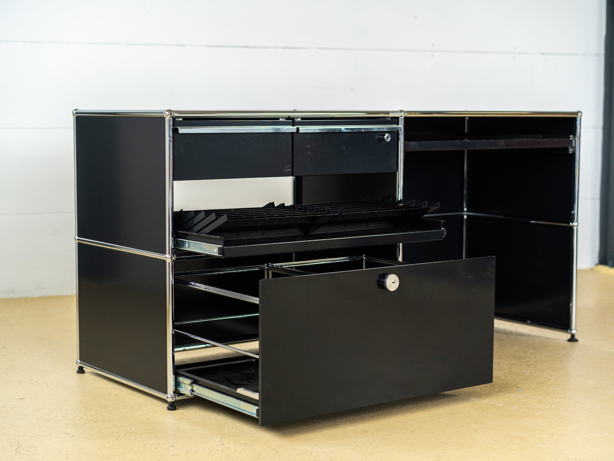USM Haller Sideboard & Tisch