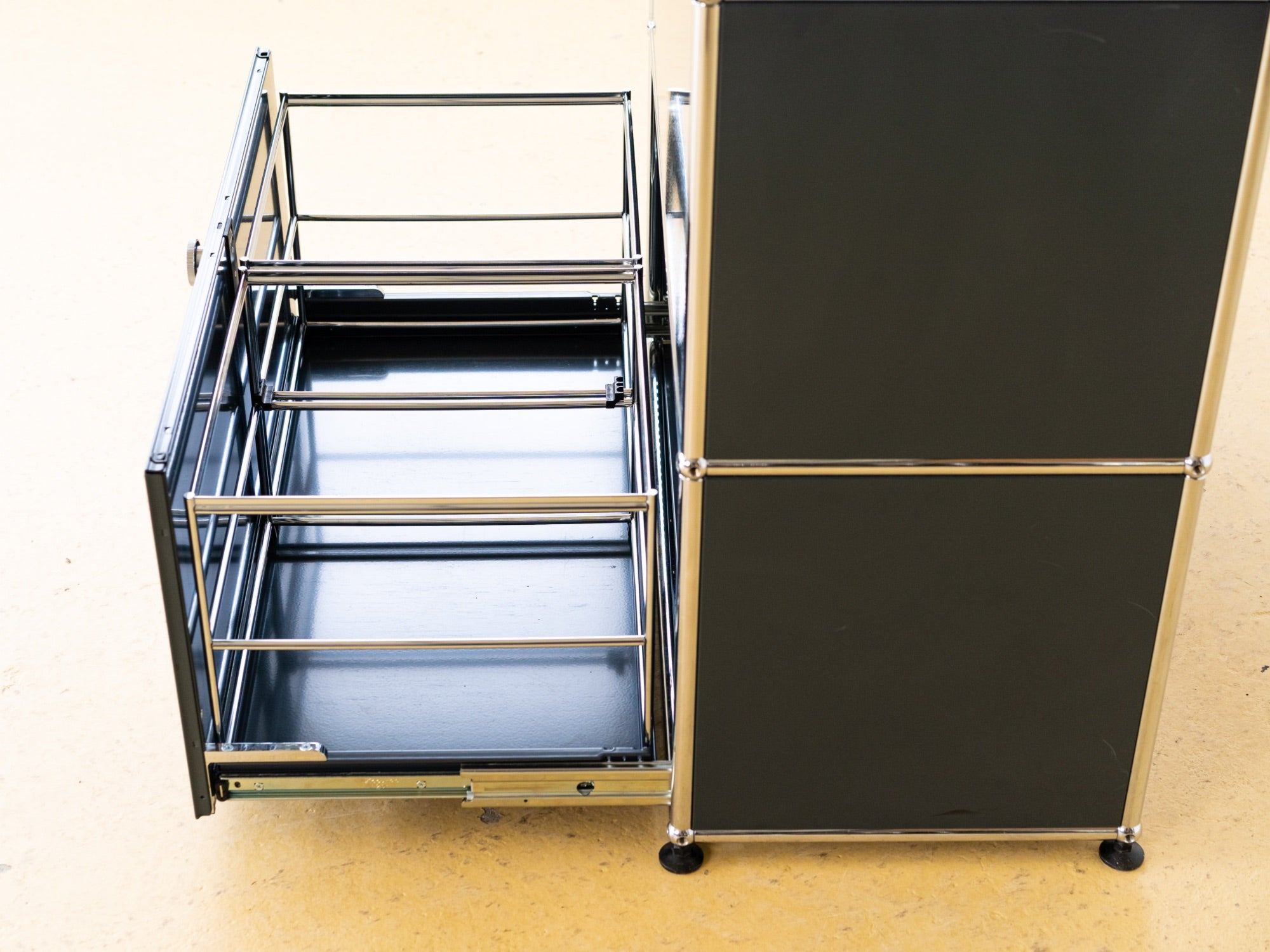 USM Sideboard in Anthrazitgrau