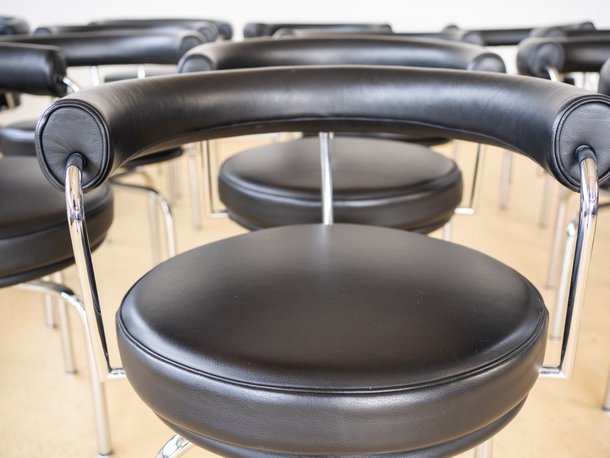 Le Corbusier Stuhl von Cassina LC7