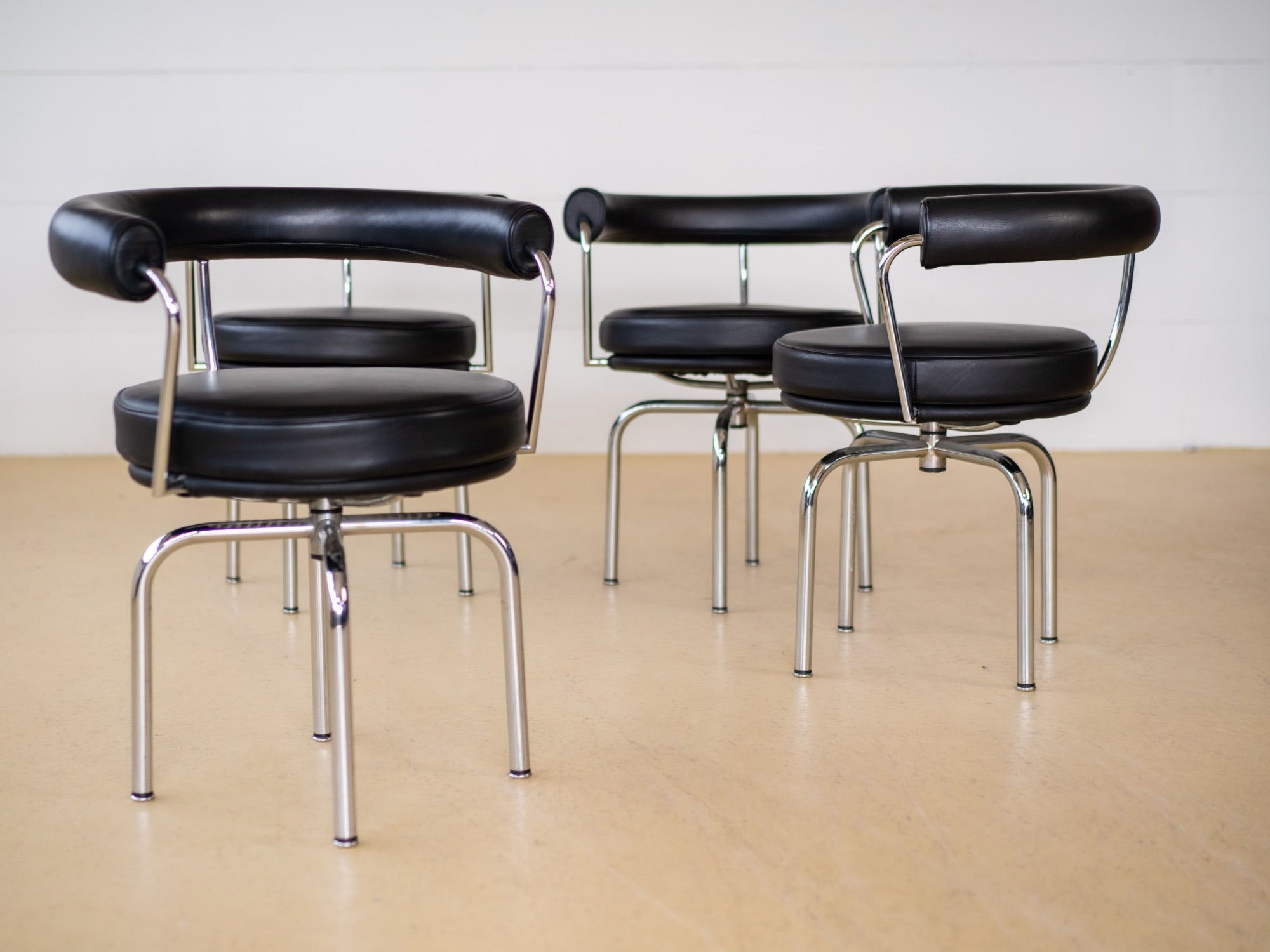 Le Corbusier Stuhl von Cassina LC7