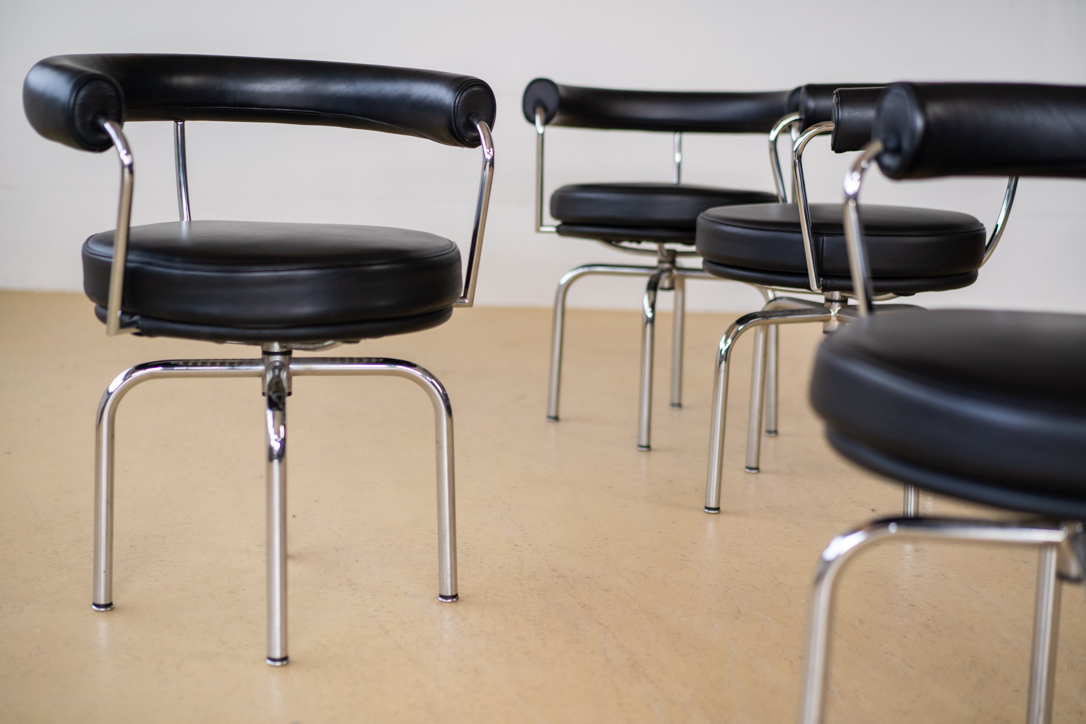 Le Corbusier Stuhl von Cassina LC7