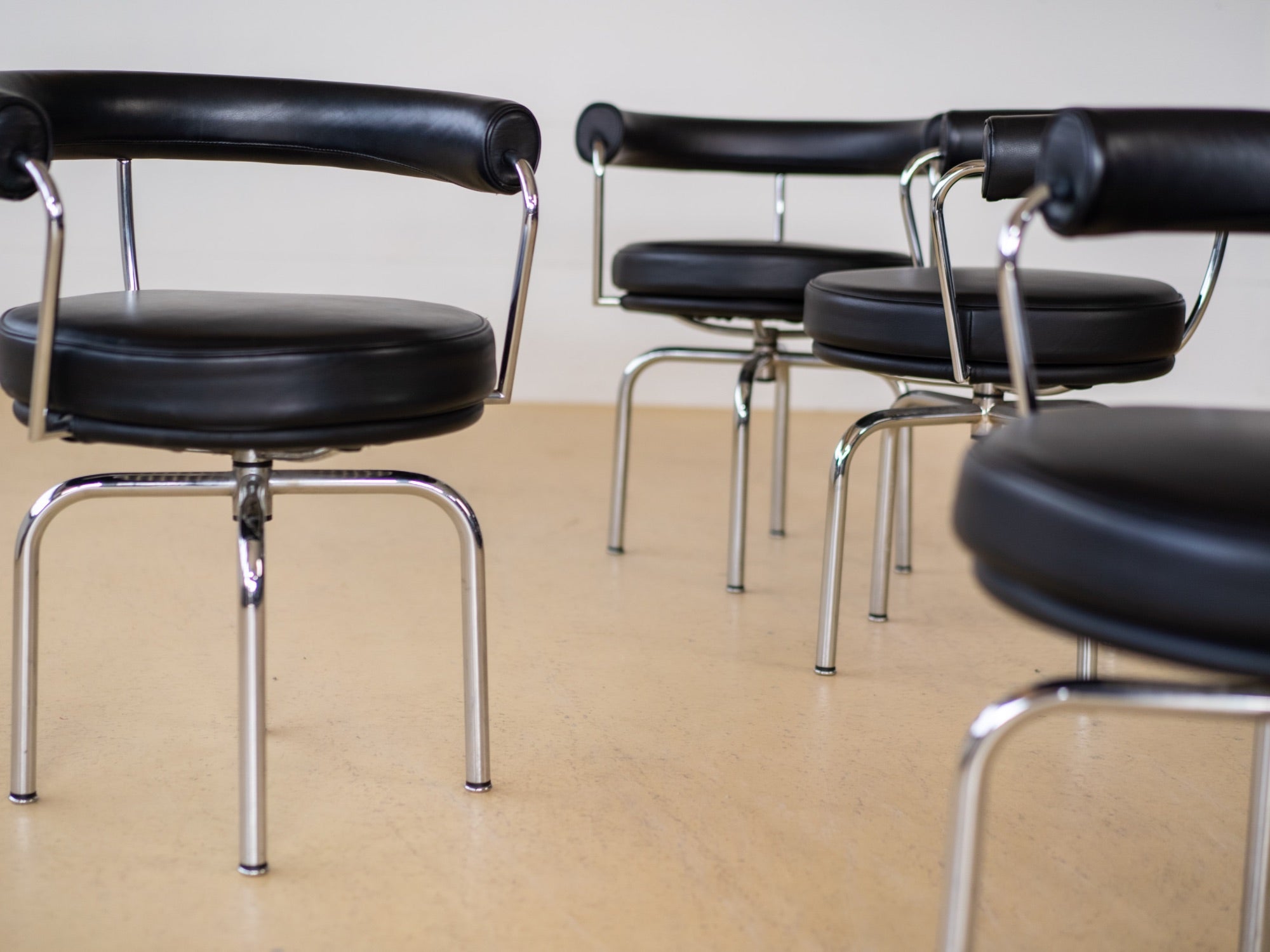 Le Corbusier Stuhl von Cassina LC7