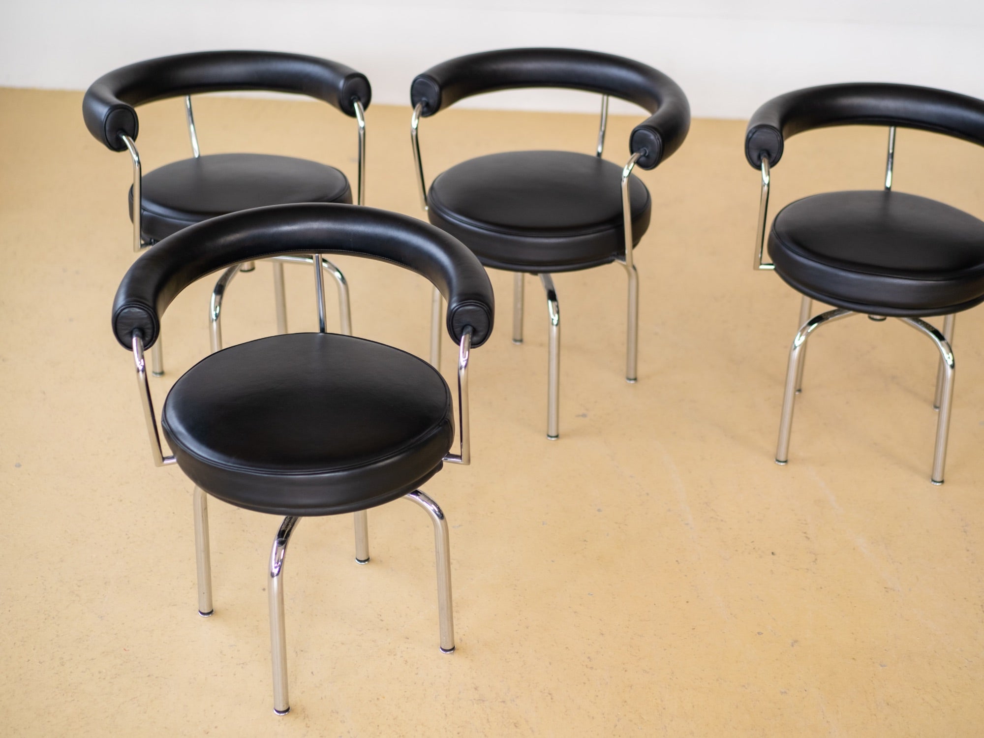 Le Corbusier Stuhl von Cassina LC7