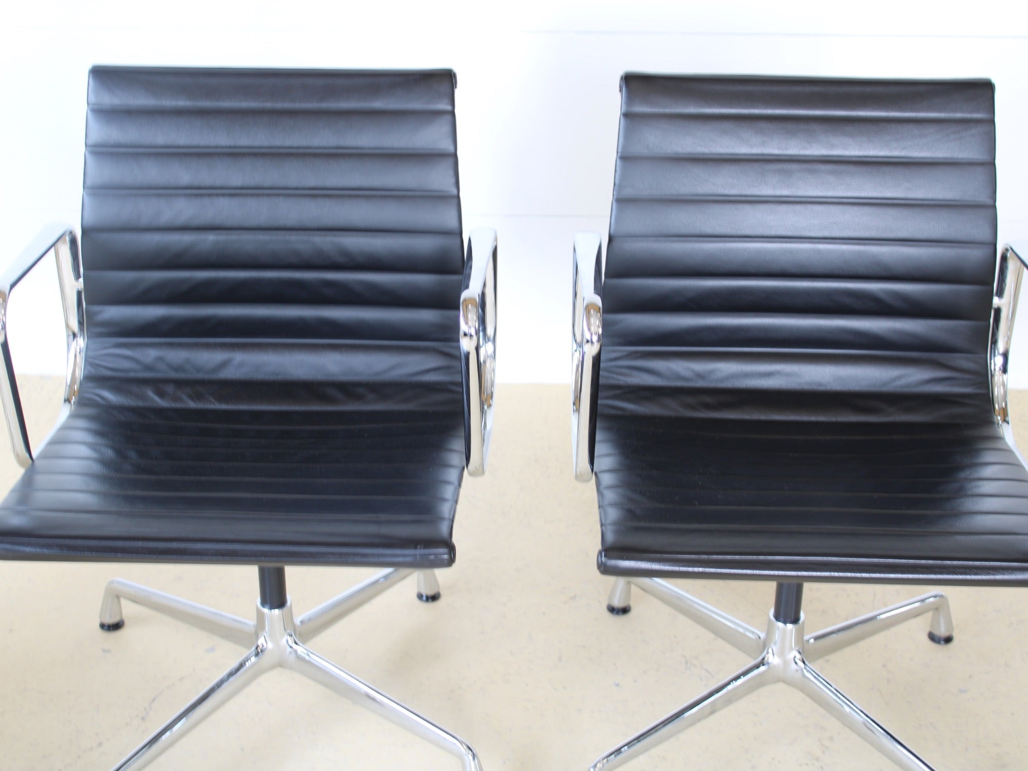 Vitra Stühle Eames EA108