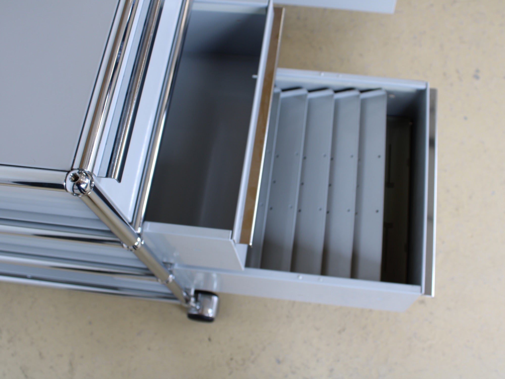 USM Rollkorpus in Lichtgrau