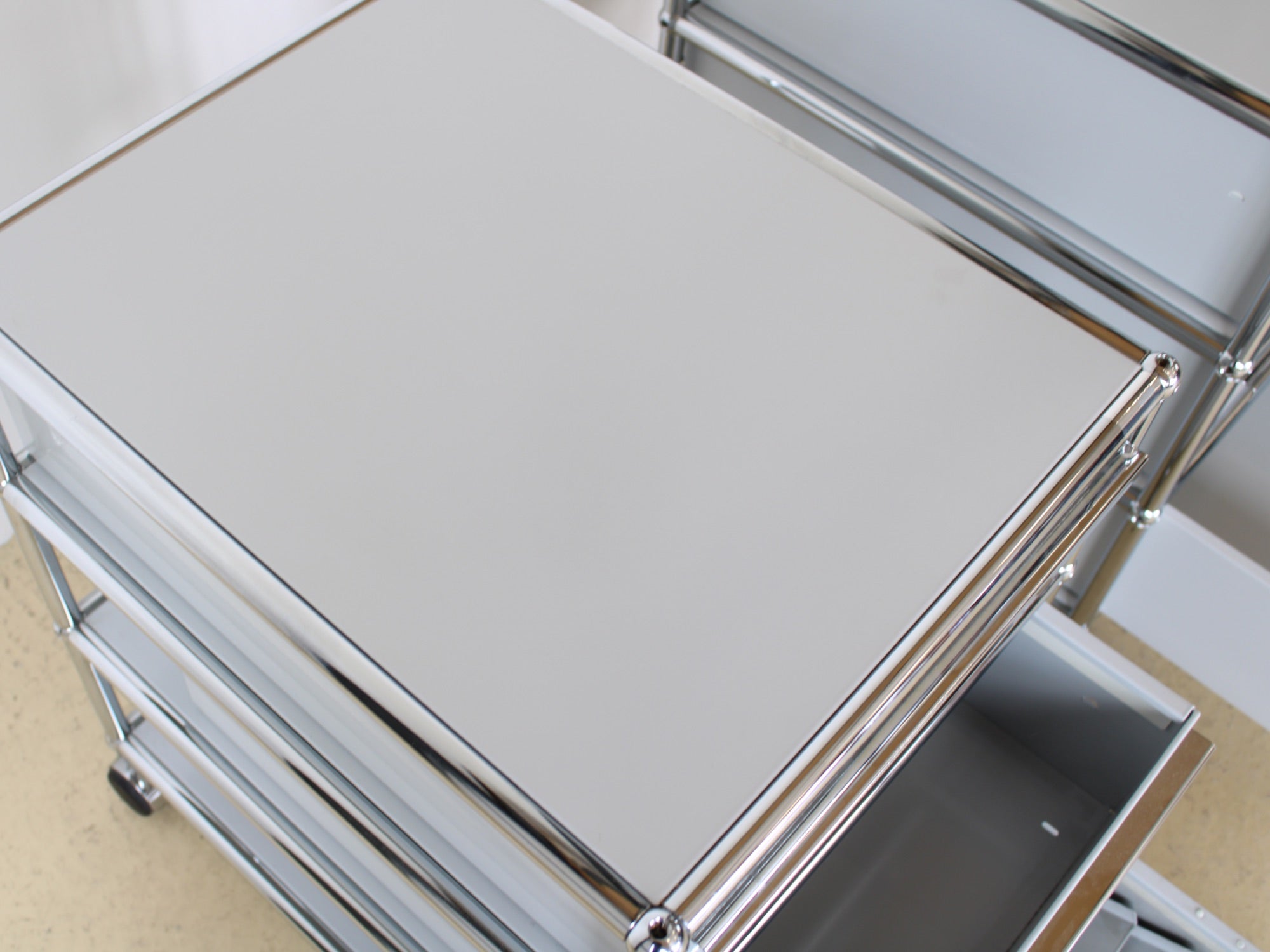 USM Rollkorpus in Lichtgrau